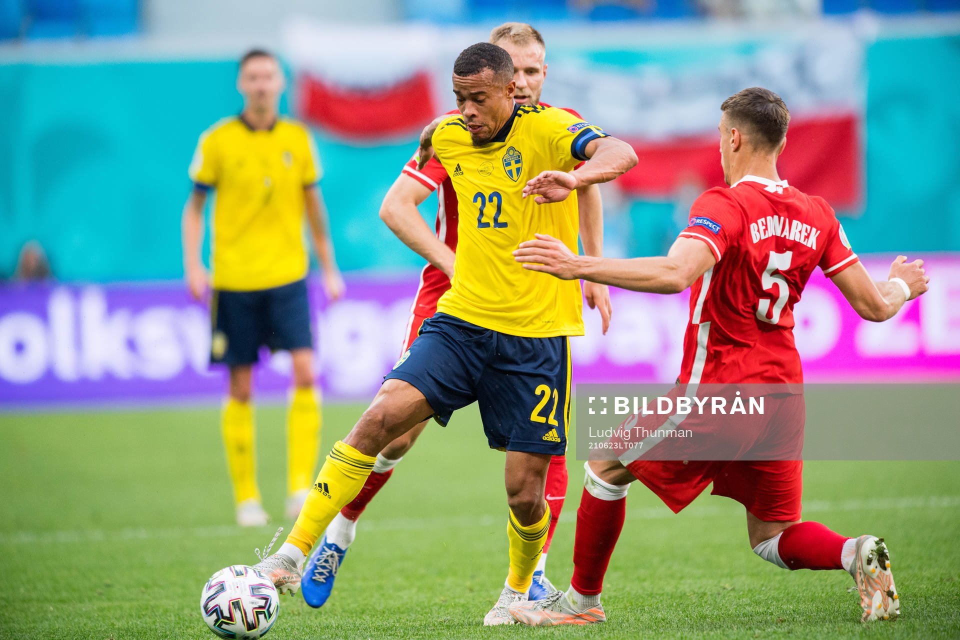 Robin Quaison of Sweden and Jan Bednarek of Poland