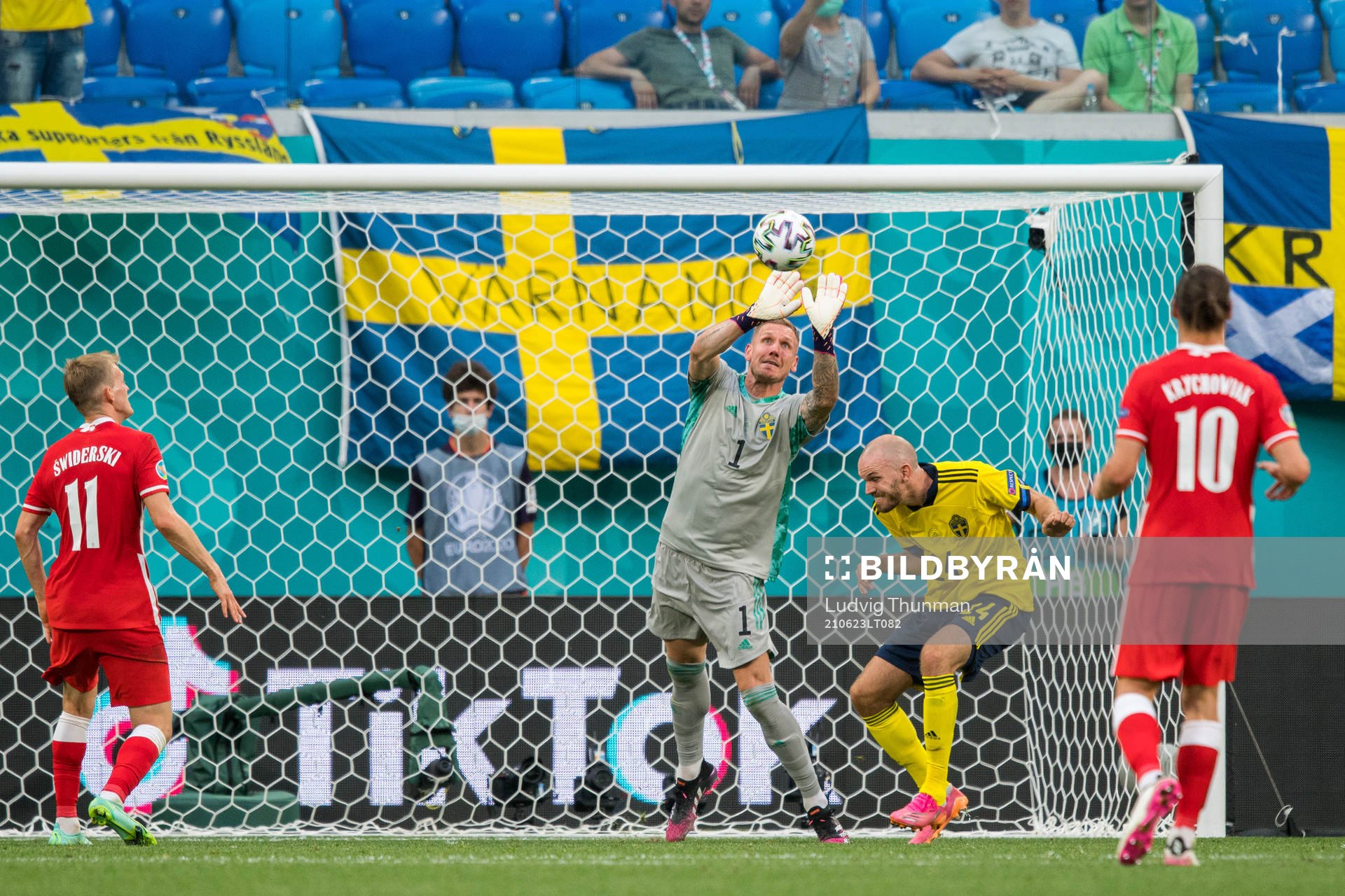 Goalkeeper Robin Olsen and Marcus Danielson of Sweden