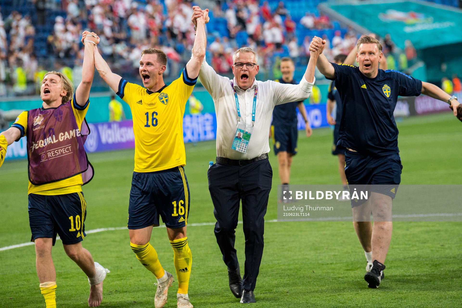 Emil Forsberg, Emil Krafth, head coach Janne Andersson and assistant coach Peter Wettergren of Sweden celebrate after the UEFA Euro 2020 Football Championship match between Sweden and Poland on June 23, 2021 in Saint Petersburg. 