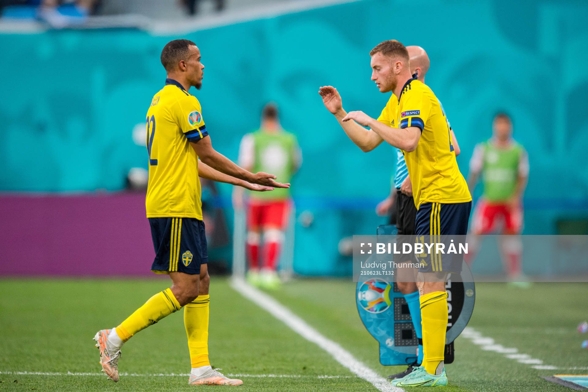 Dejan Kulusevski change with Robin Quaison of Sweden