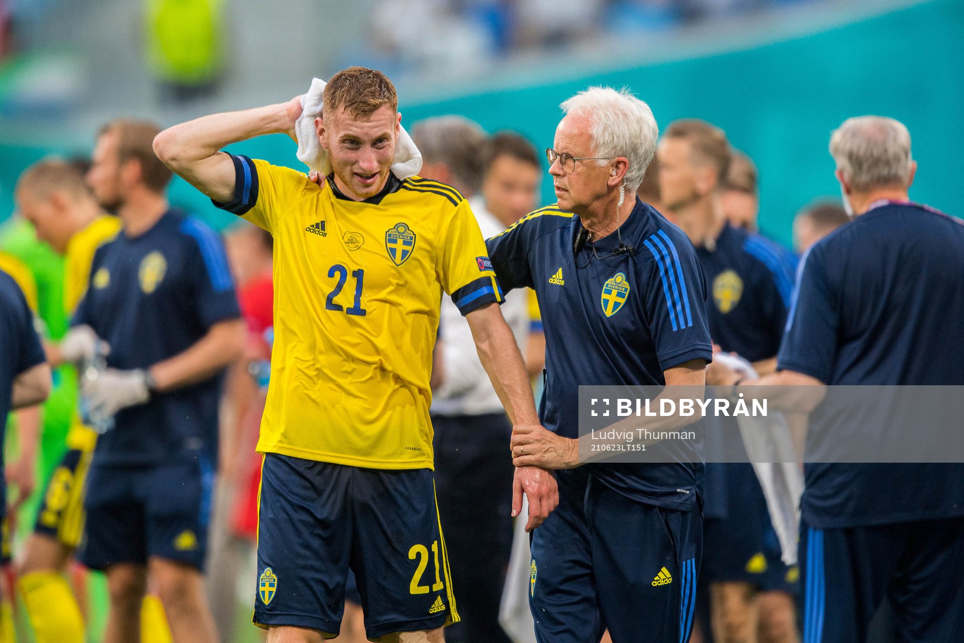 Dejan Kulusevski and team doctor Anders Valentin of Sweden
