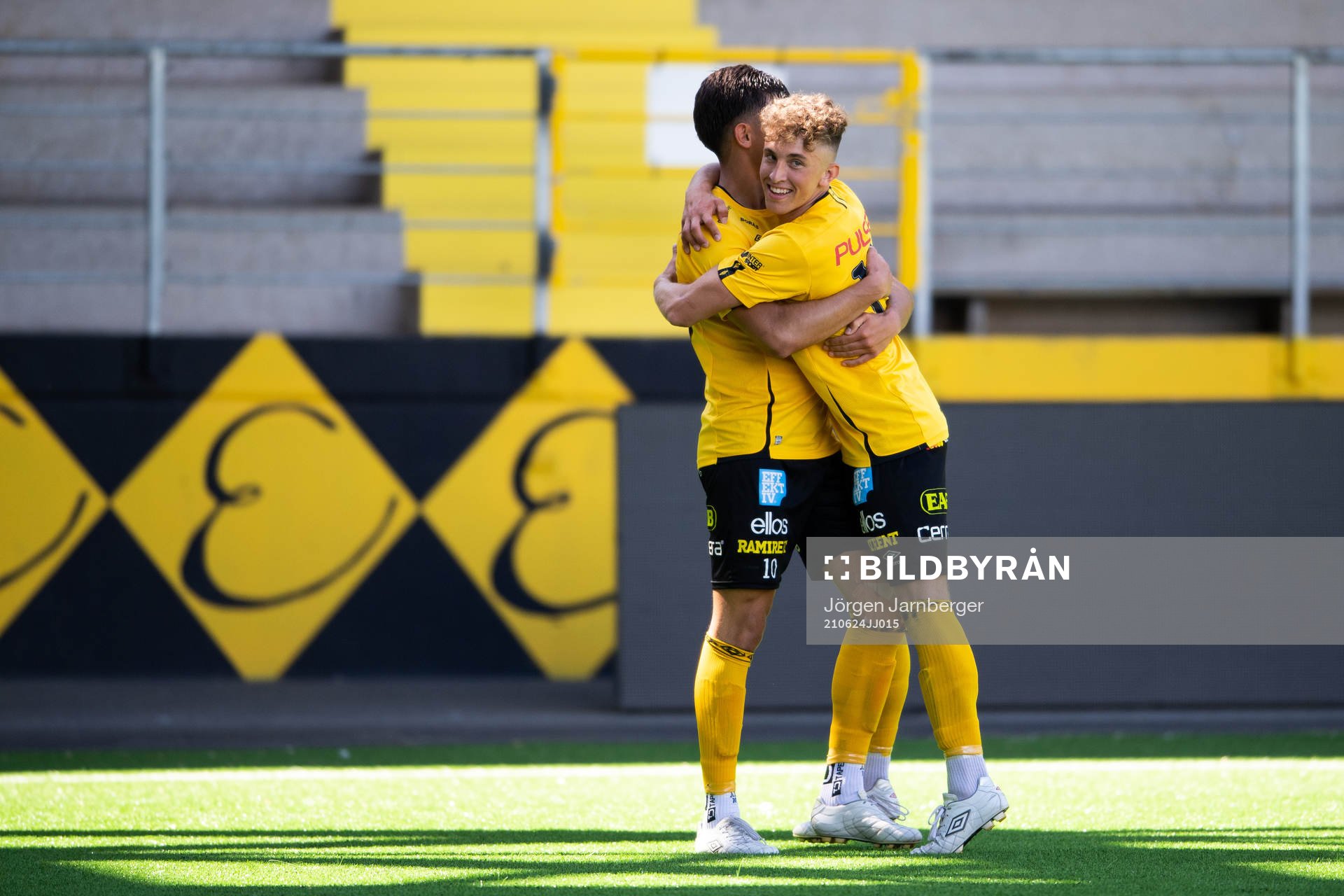 Elfsborgs Besfort Zeneli och Isaac Antonsson jublar