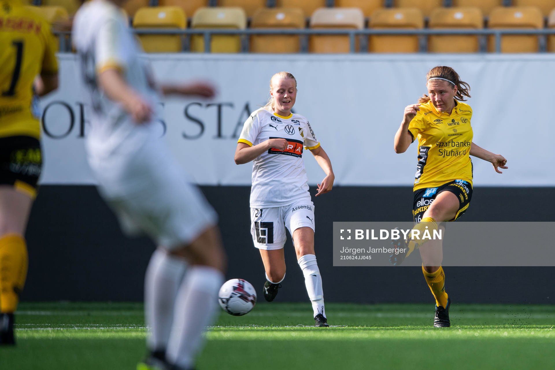 Elfsborgs Olivia Gurtata och Häckens Ebba Abrahamsson