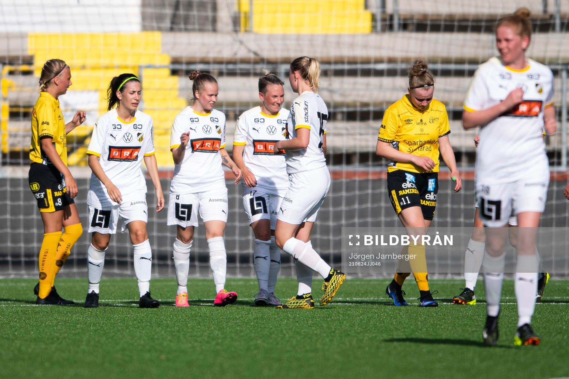 Häckens spelare jublar