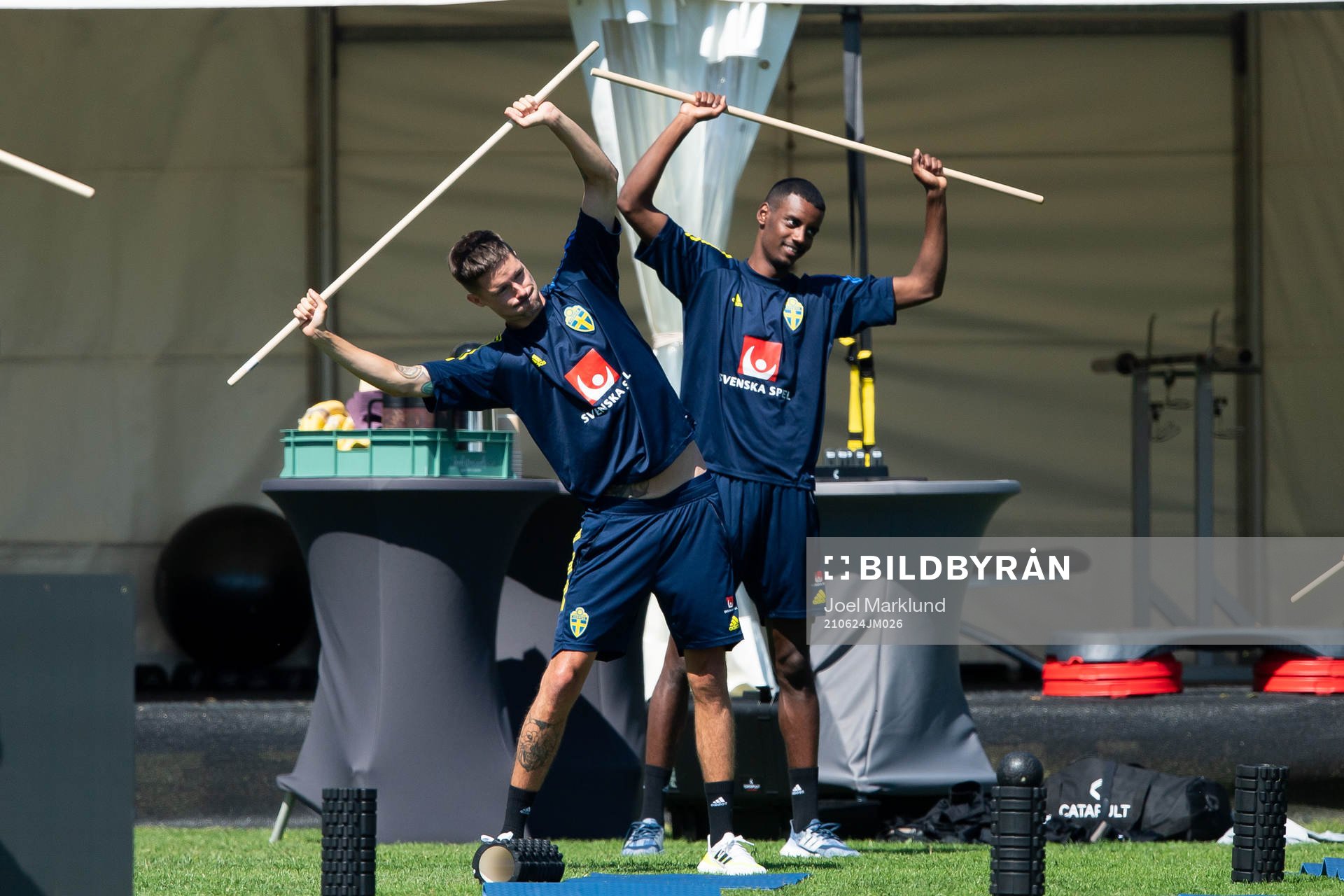 Mikael Lustig and Alexander Isak of the Swedish national