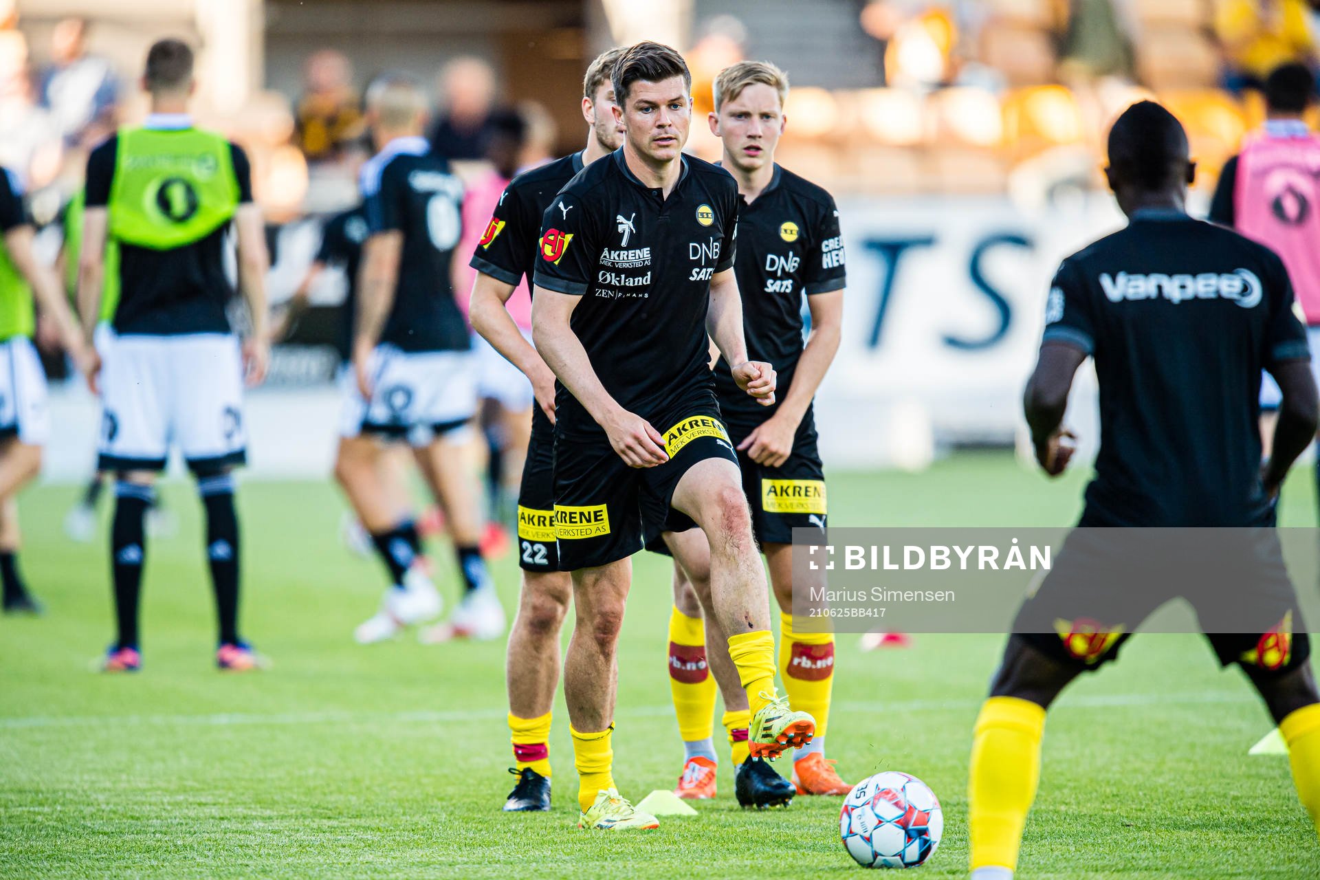 Pål Andre Helland of Lillestrøm warms up