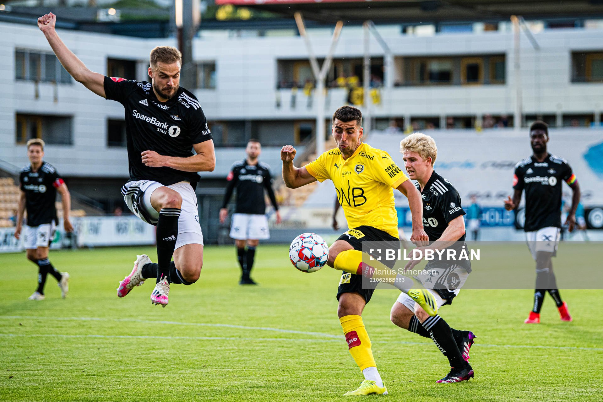 Holmar Örn Eyjolfsson of Rosenborg and Vetle Winger