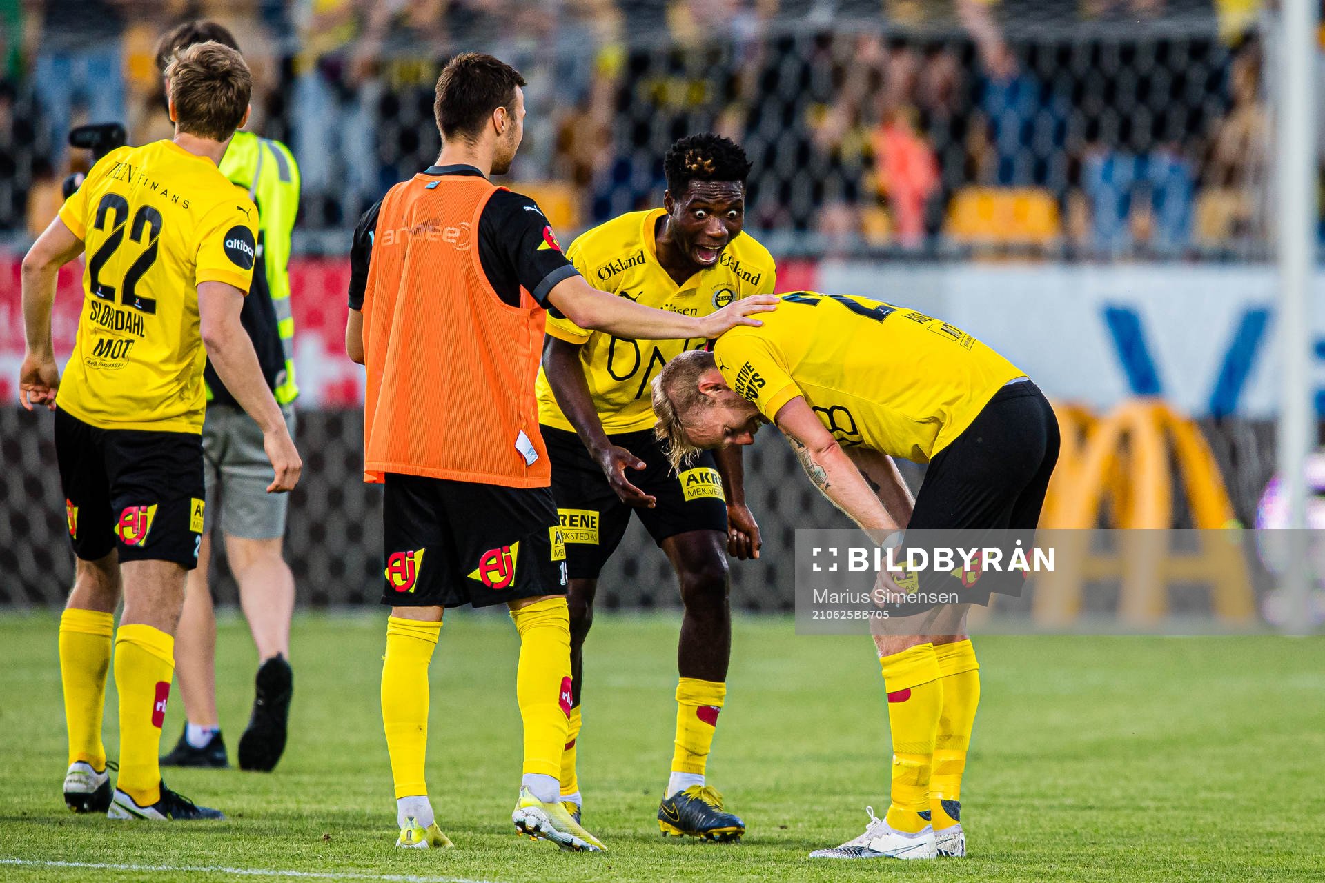 Ogbu Igoh and Gjermund Åsen of Lillestrøm celebrates