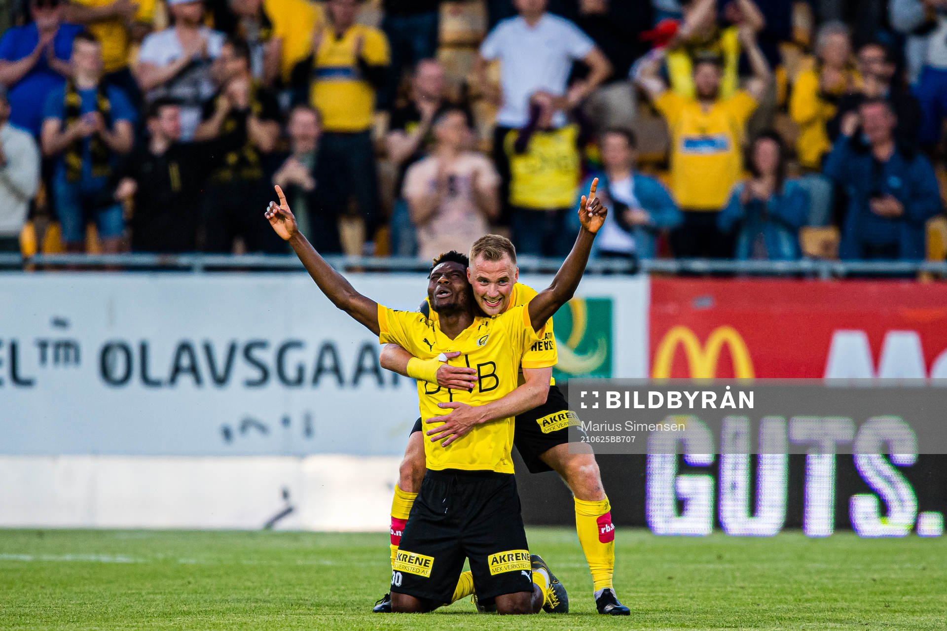 Ogbu Igoh and Espen Bjørnsen Garnås of Lillestrøm