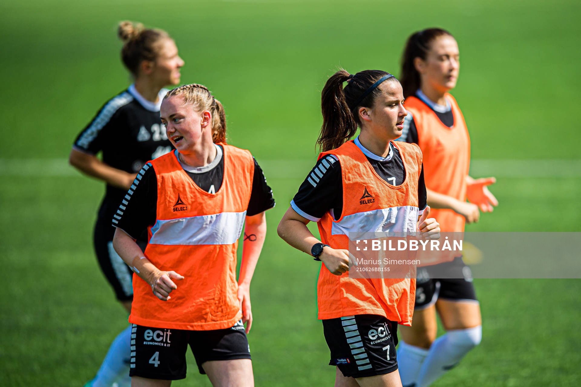 Charlotte Listedt Haddeland and Emilia Ruud 15 Maria Emilie