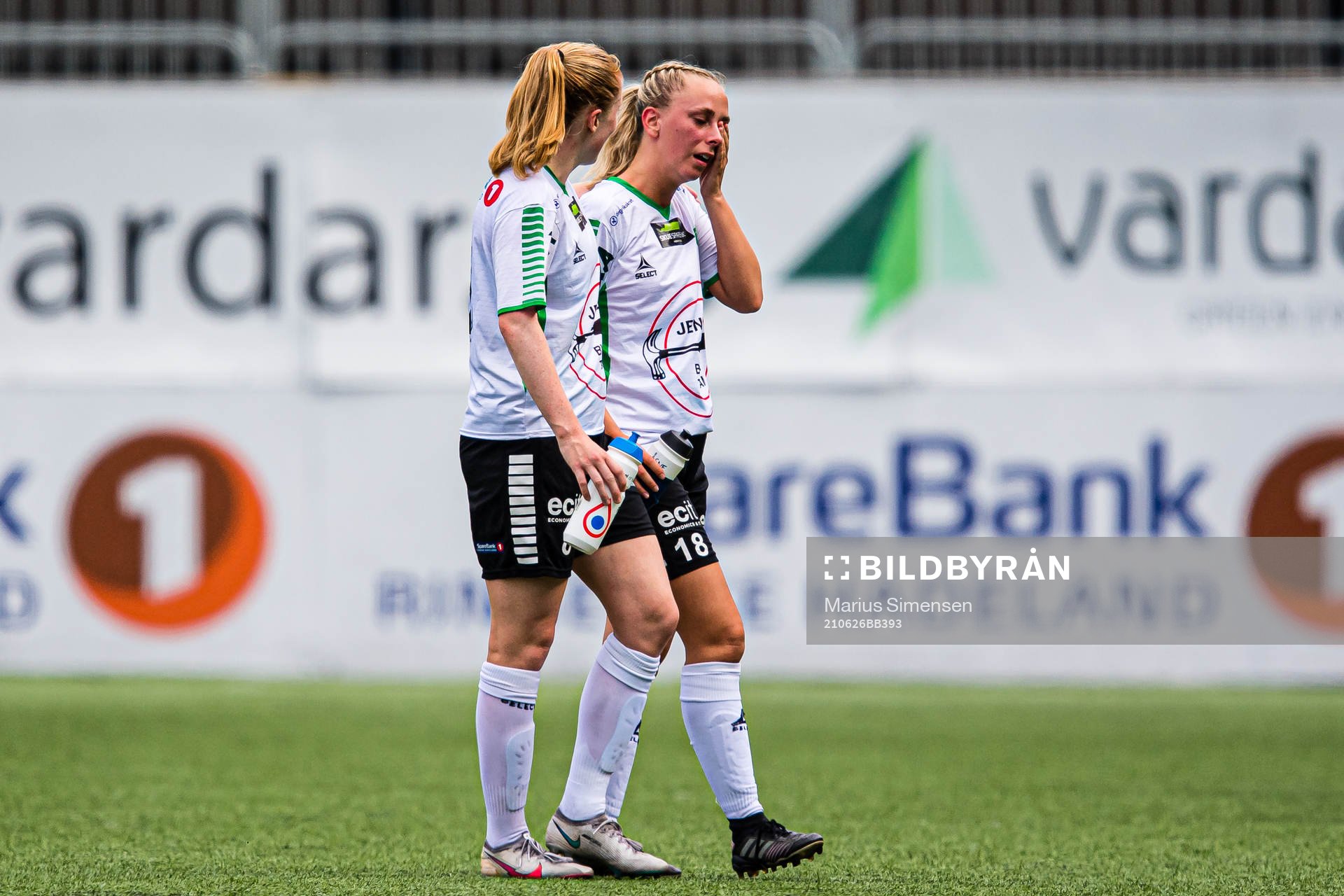 Guro Næss Berge and Åsne Helle Bredeli of Hønefoss looks