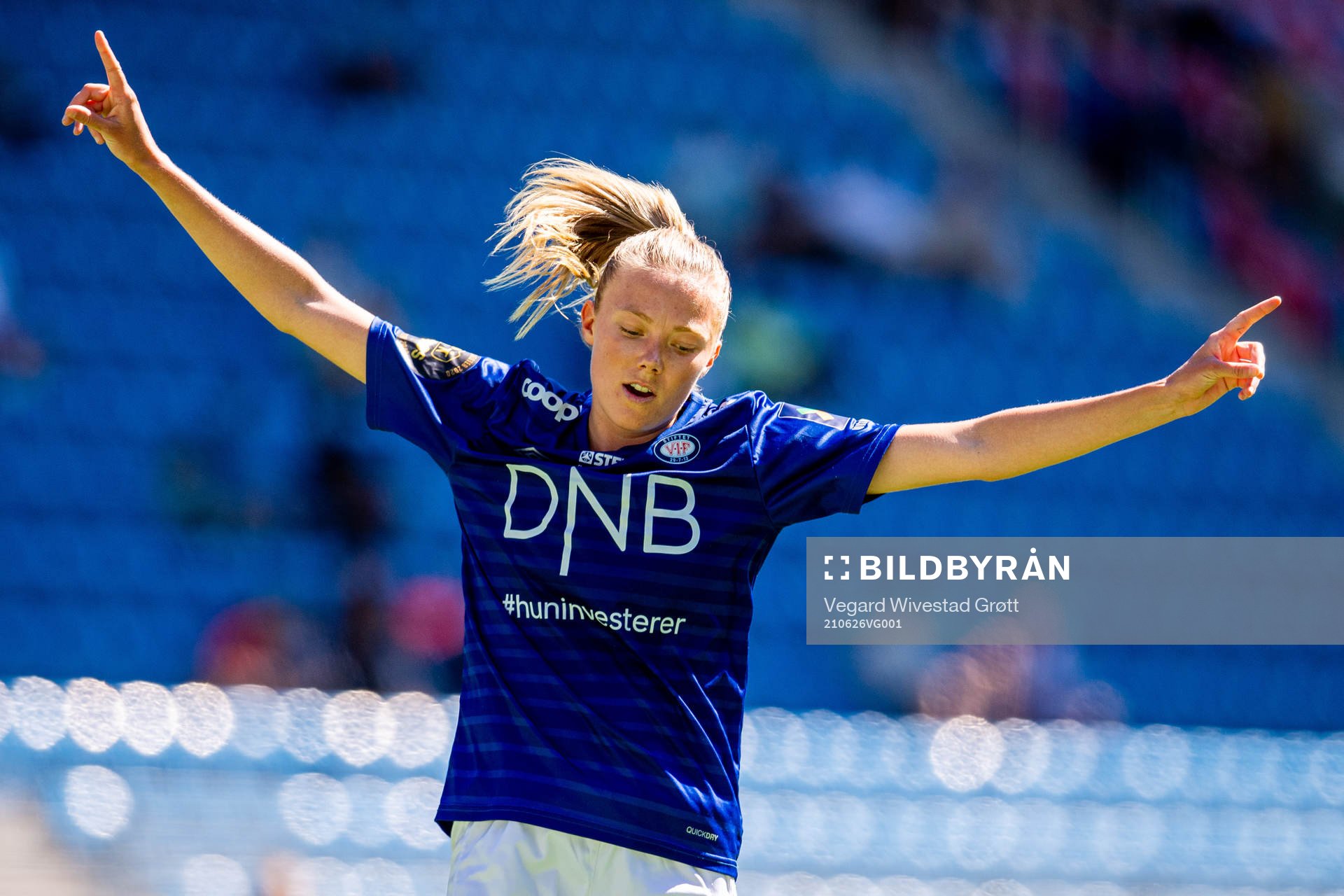 Synne Sofie Kinden Jensen of Vålerenga celebrates