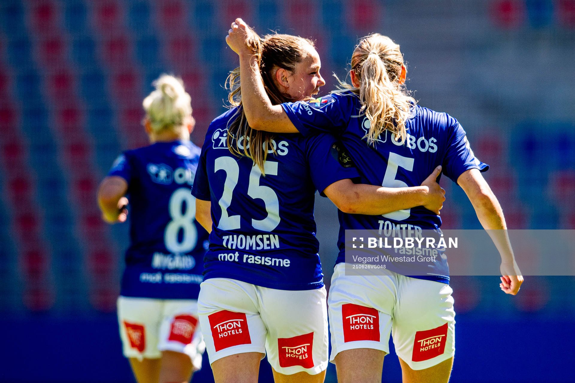 Andrine Tomter of Vålerenga celebrates with teammate Janni
