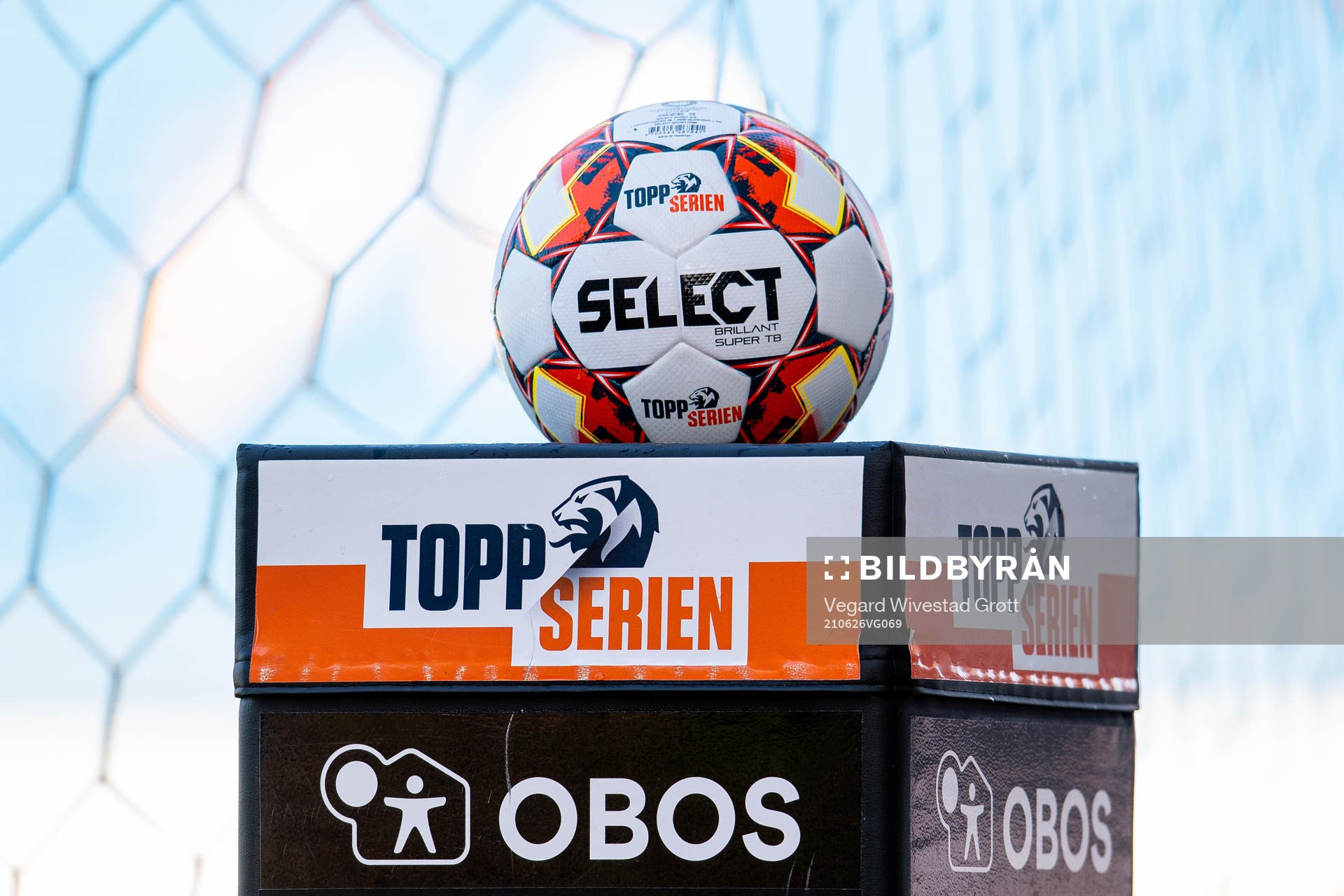 The official matchball