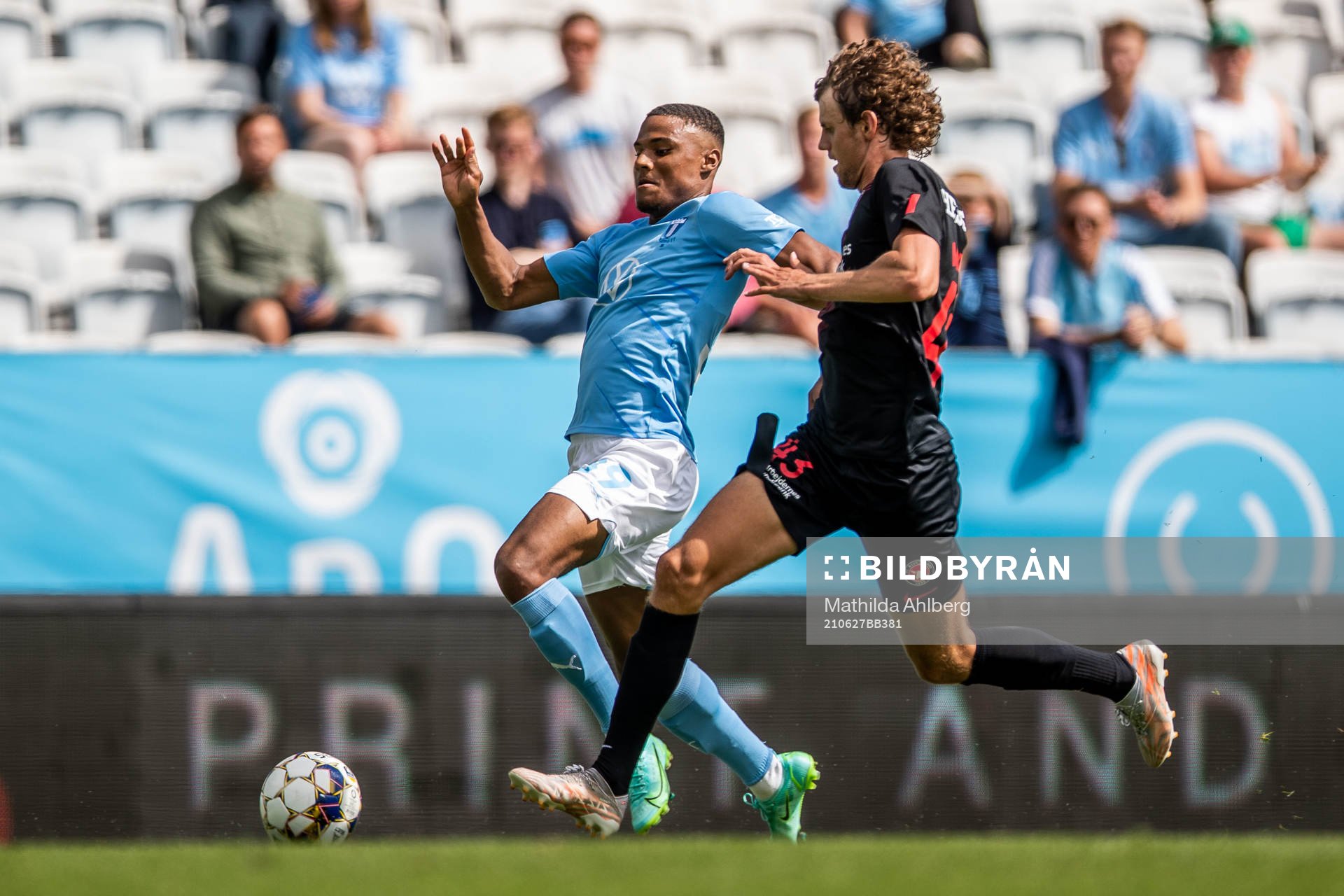 Malmö FFs Amin Sarr och Midtjyllands Gustav Isaksen