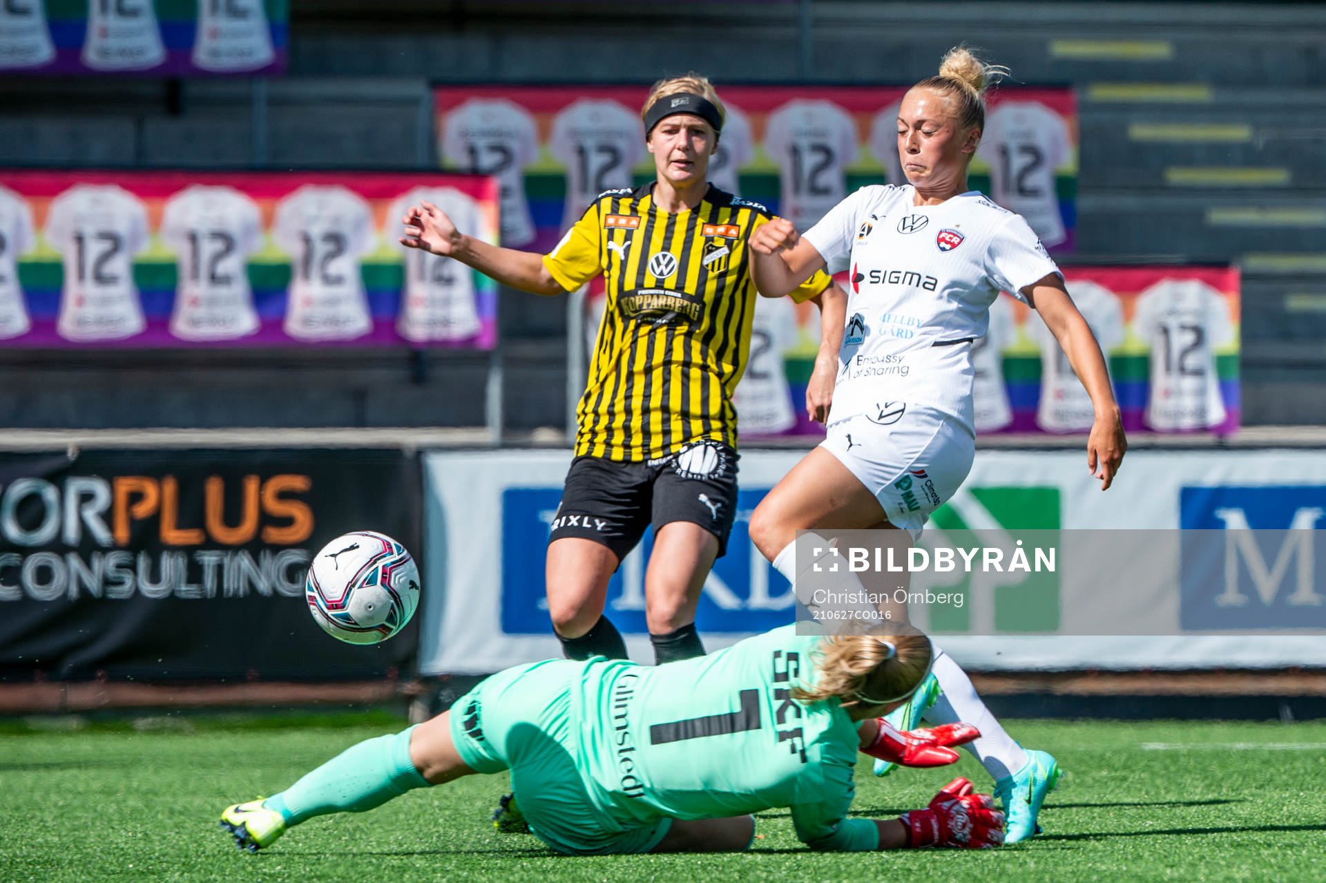 Rosengårds Hanna Bennison sätter 1-0 på Häckens