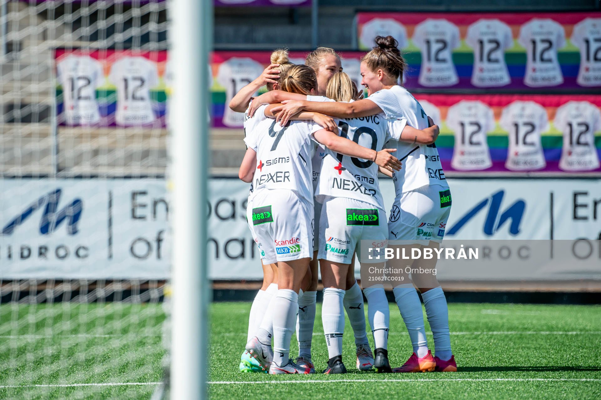 Rosengårds Hanna Bennison jublar med lagkamraterna