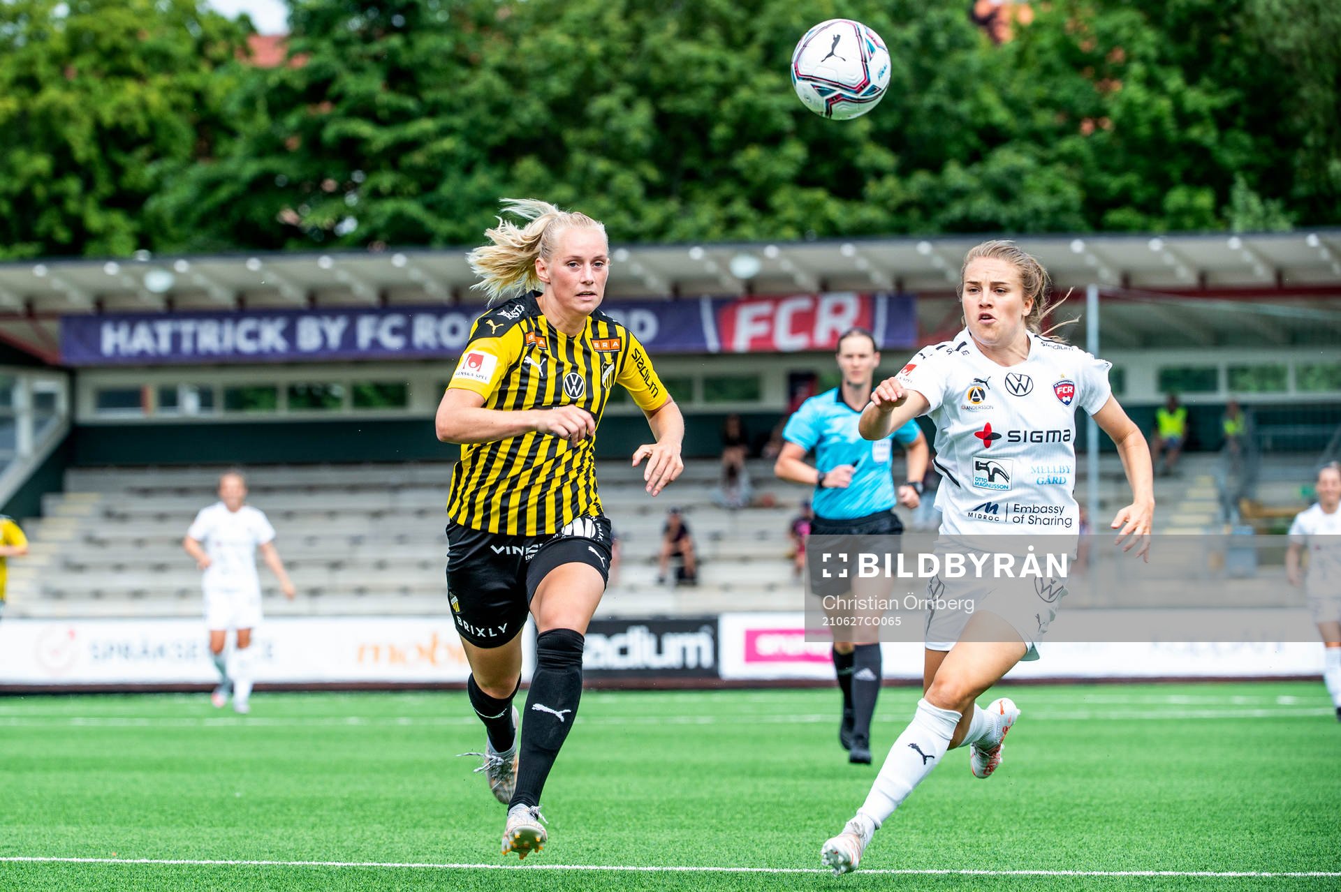 Häckens Stina Blackstenius mot Rosengårds Fiona Brown