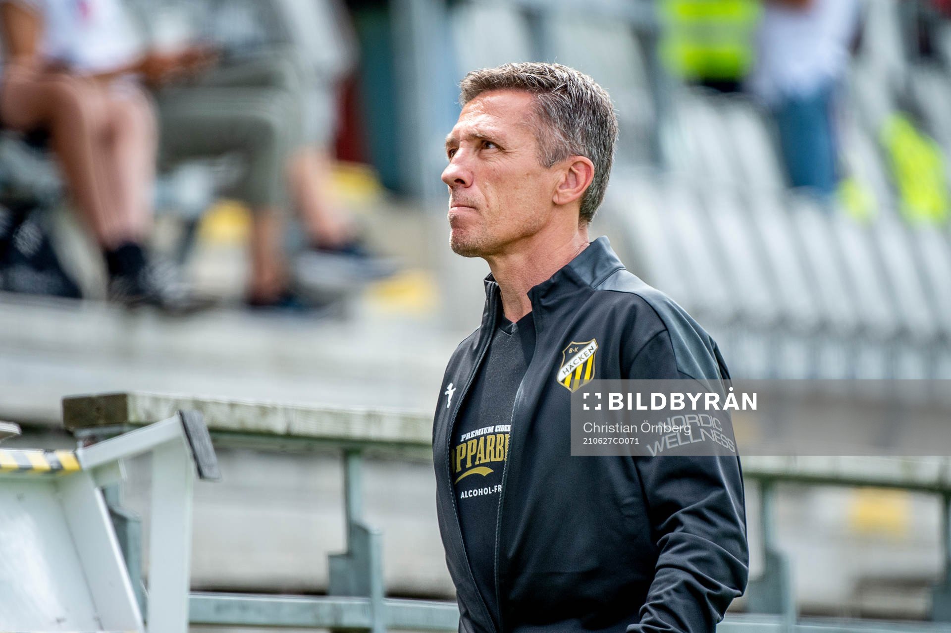 Häckens tränare Mats Gren innan fotbollsmatchen i