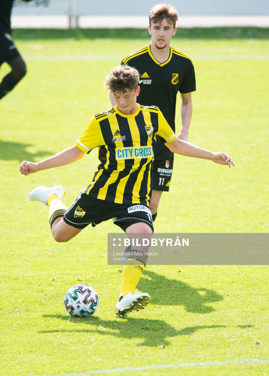 IFK Hässleholms Max Nilsson i matchen i division 2 mellan