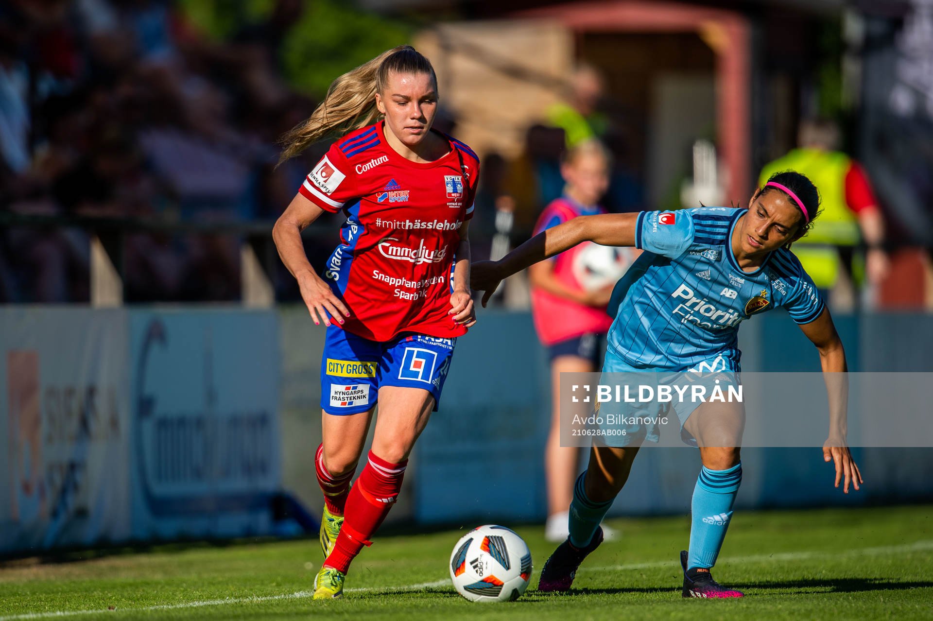 Vittsjös Ebba Hed och Djurgårdens Daniela Zamora