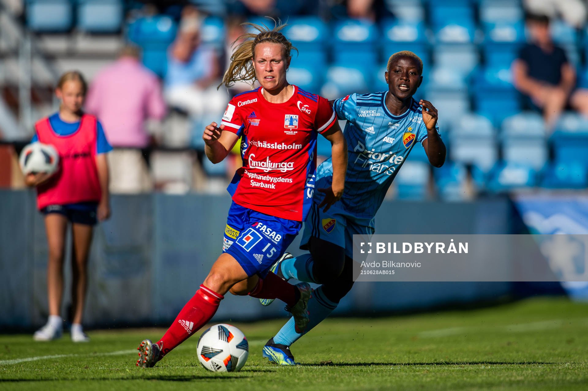 Vittsjös Nellie Persson och Djurgårdens Elizabeth Addo