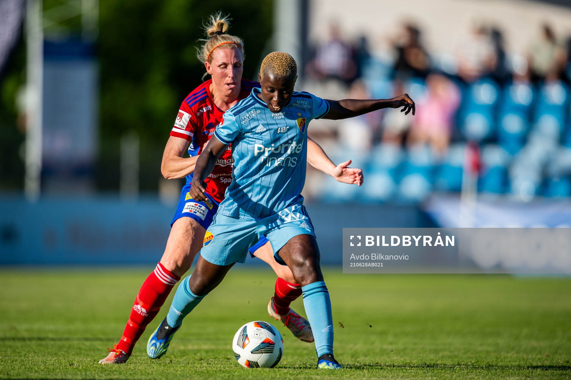 Vittsjös Sandra Adolfsson och Djurgårdens Elizabeth Addo