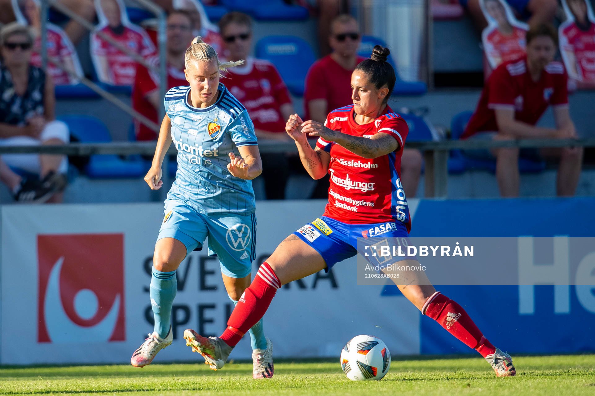 Vittsjös Fernanda Da Silva och Djurgårdens Fanny Lång