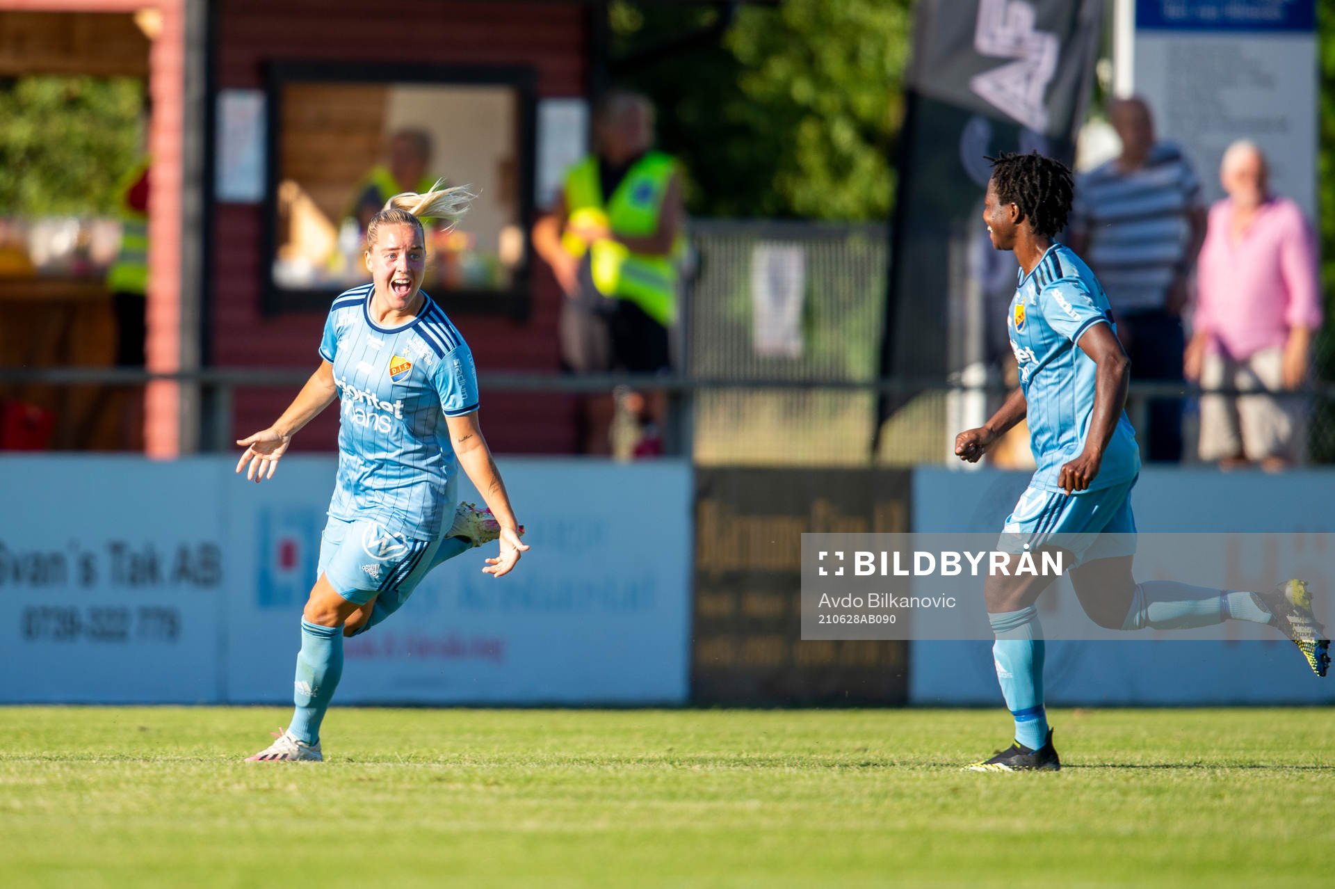 Djurgårdens Fanny Lång jublar