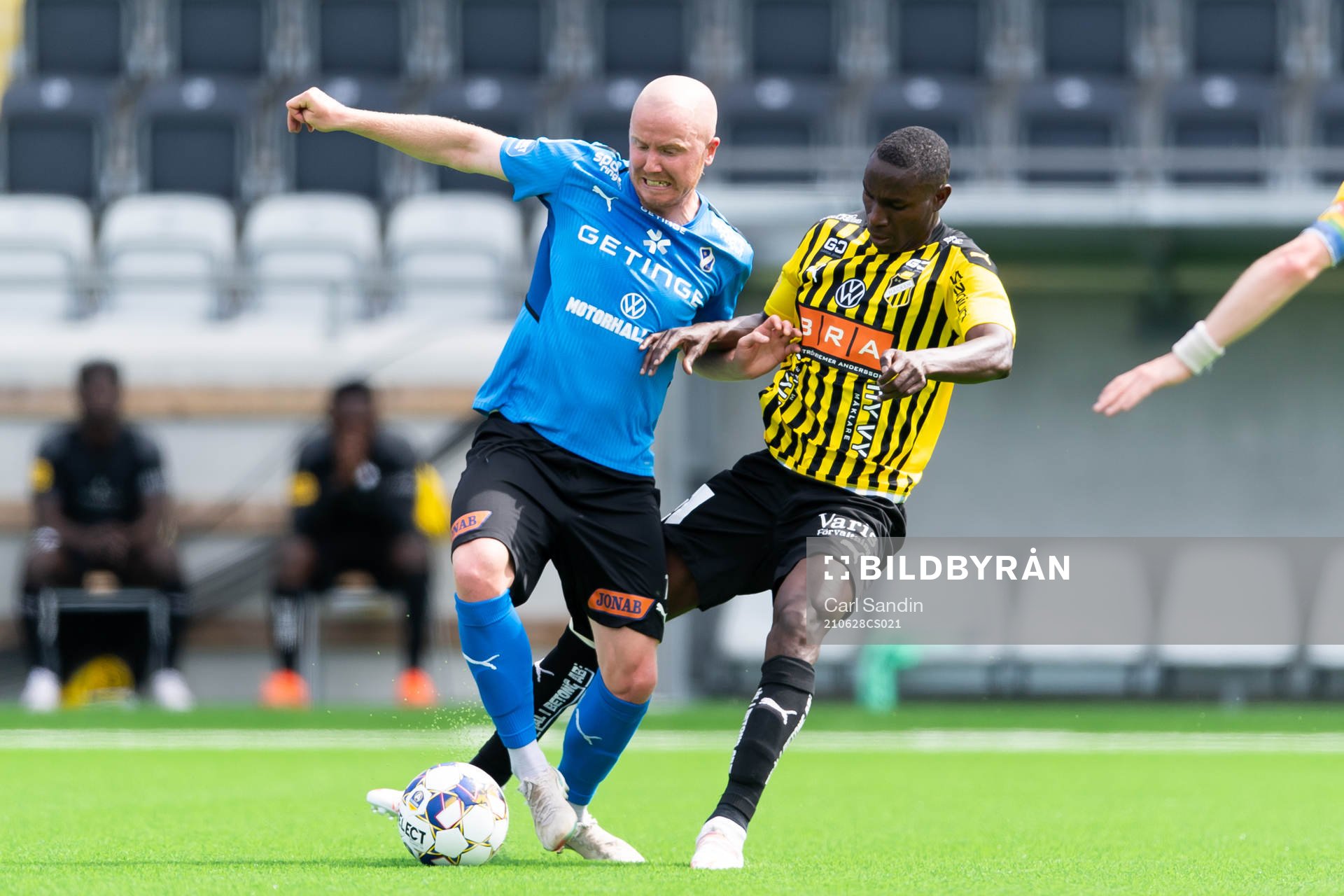 Halmstads Simon Lundevall och Häckens Godswill Ekpolo