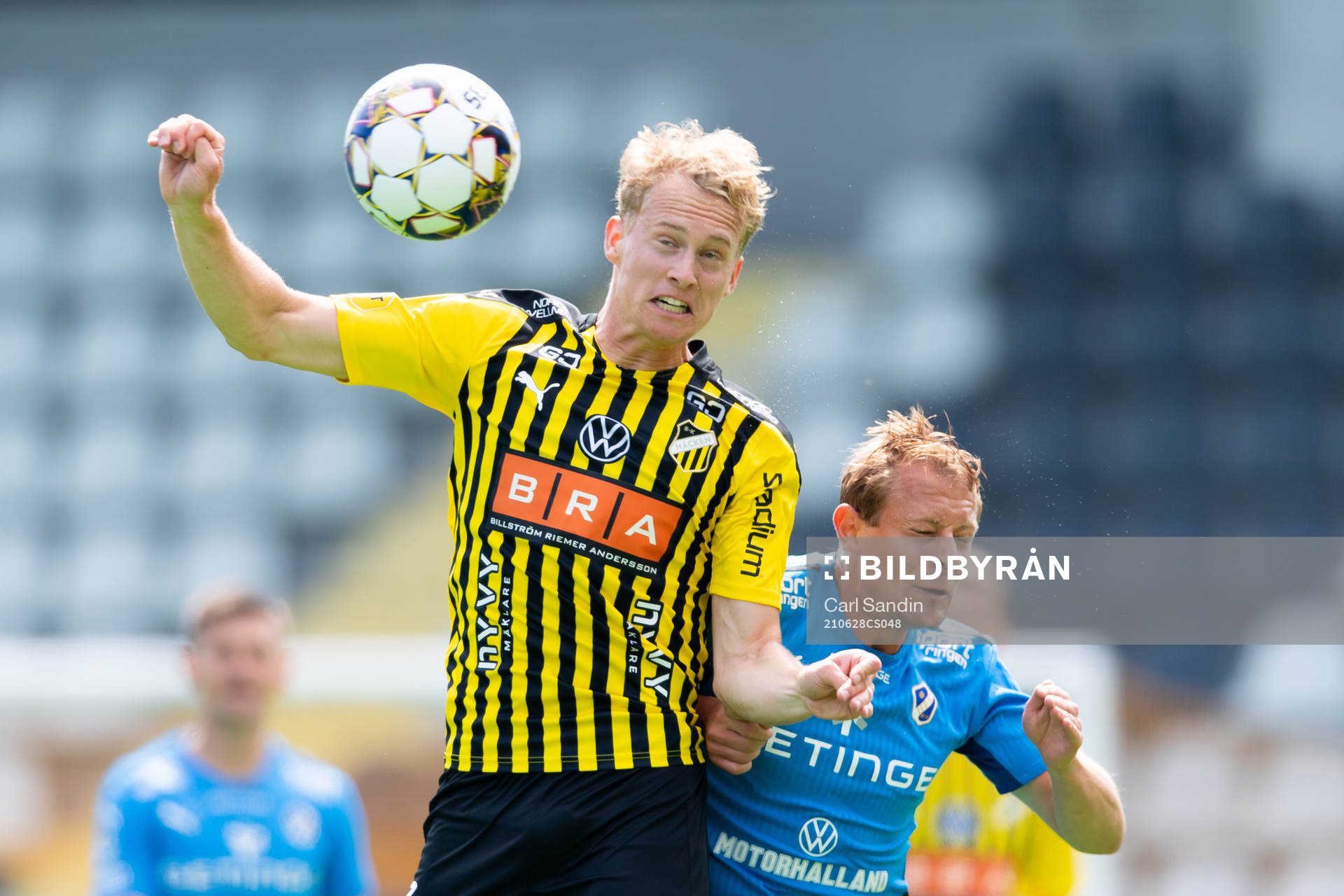 Häckens Gustav Berggren och Halmstads Joel Allansson