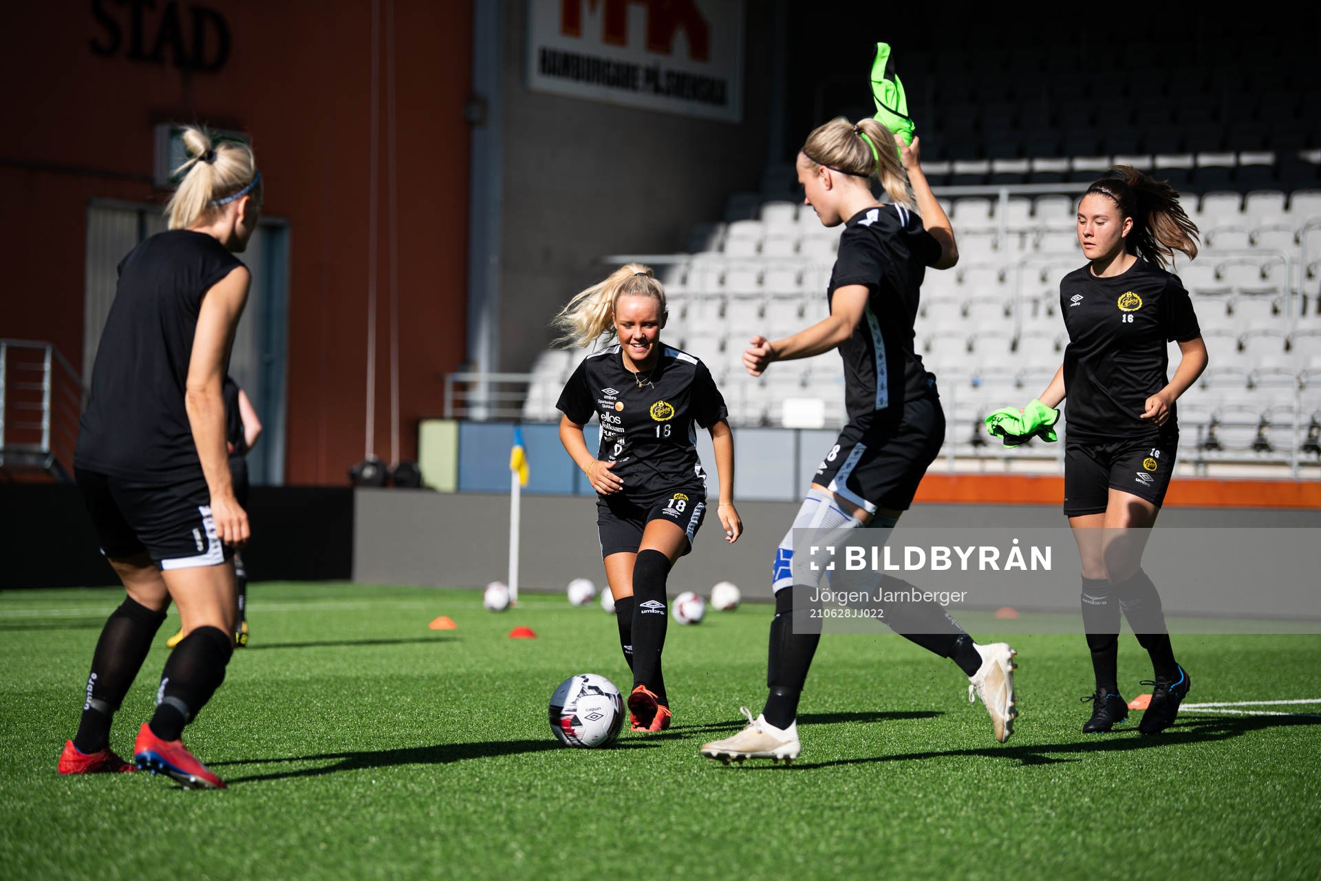 Moa Skoglund och Olivia Gurtata