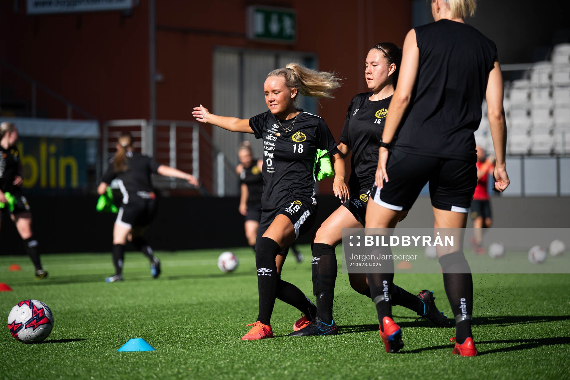 Moa Skoglund och Olivia Gurtata