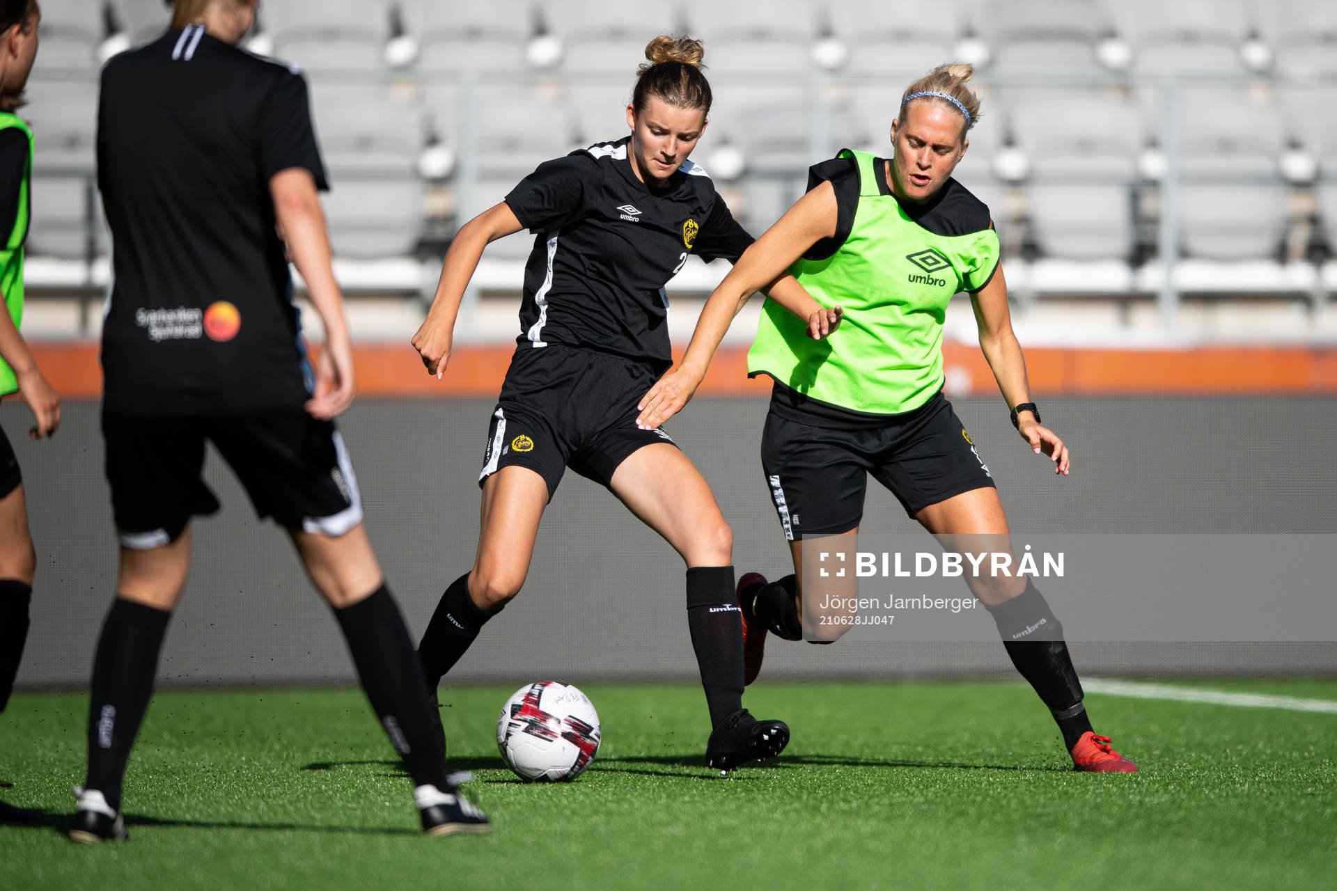 Ida Backlund och Ellen Larsson under en träning med Elfsborg den 28 juni 2021 i Borås. 