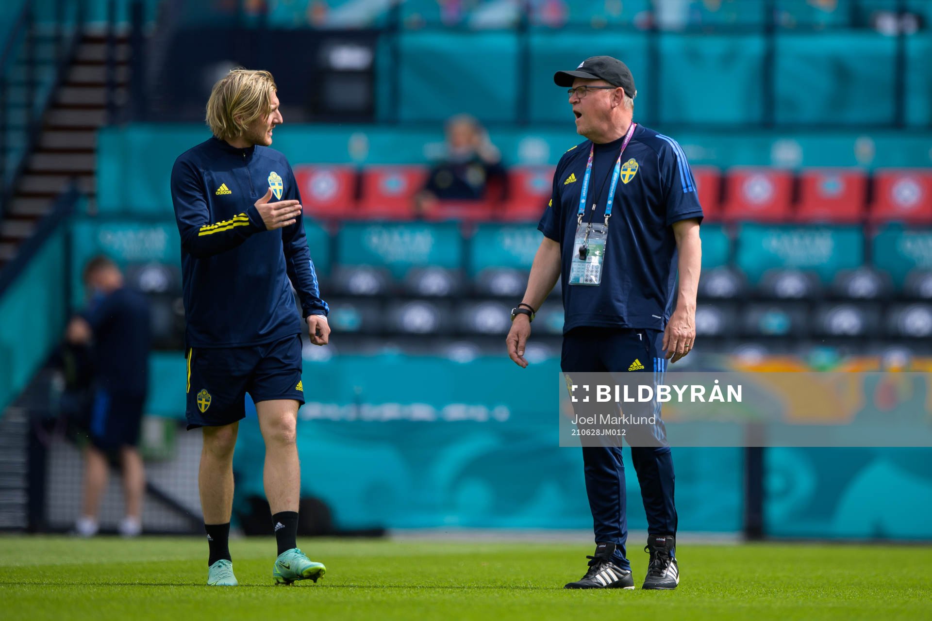 Emil Forsberg and head coach Janne Andersson of the Swedish