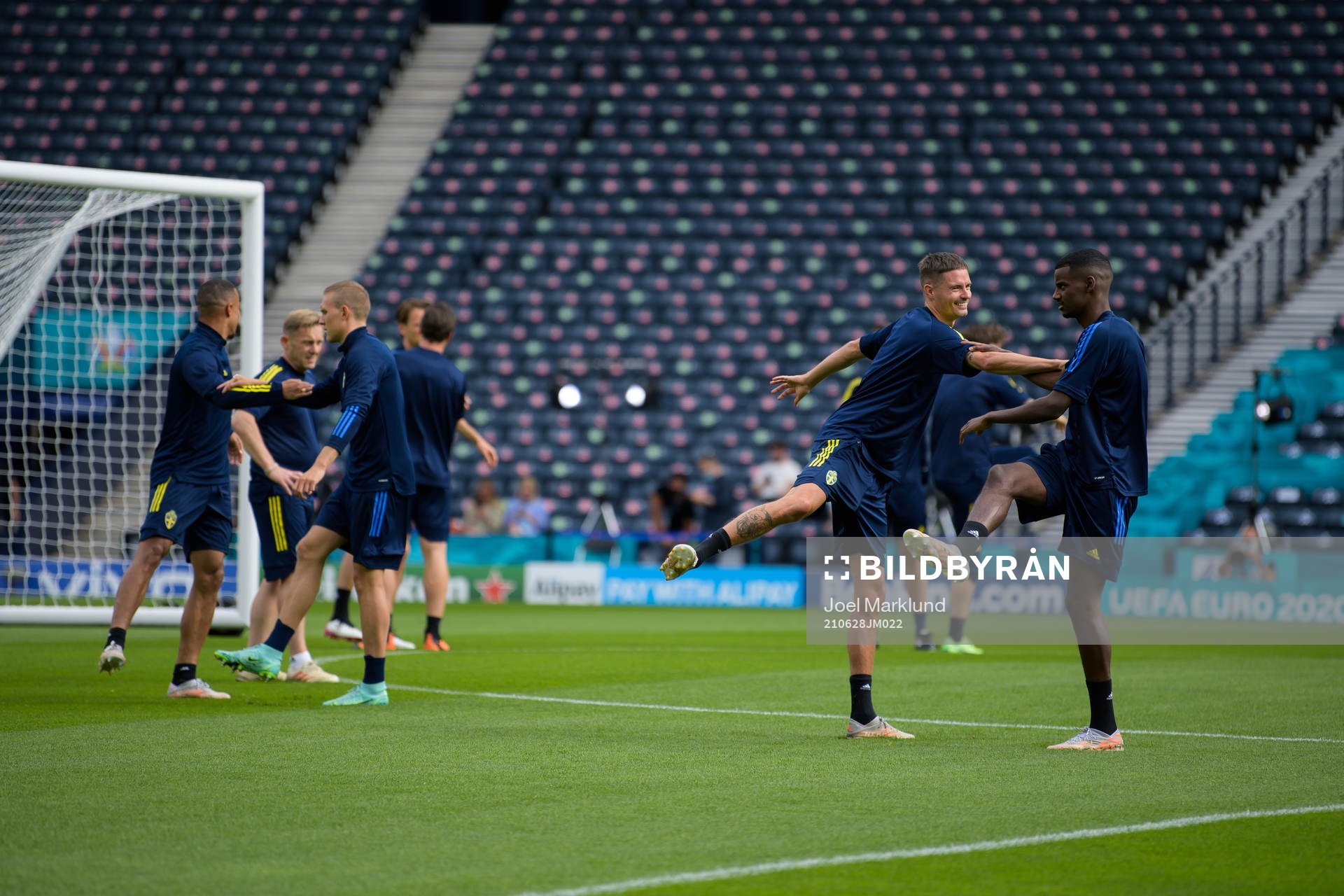 Mikael Lustig and Alexander Isak of the Swedish national