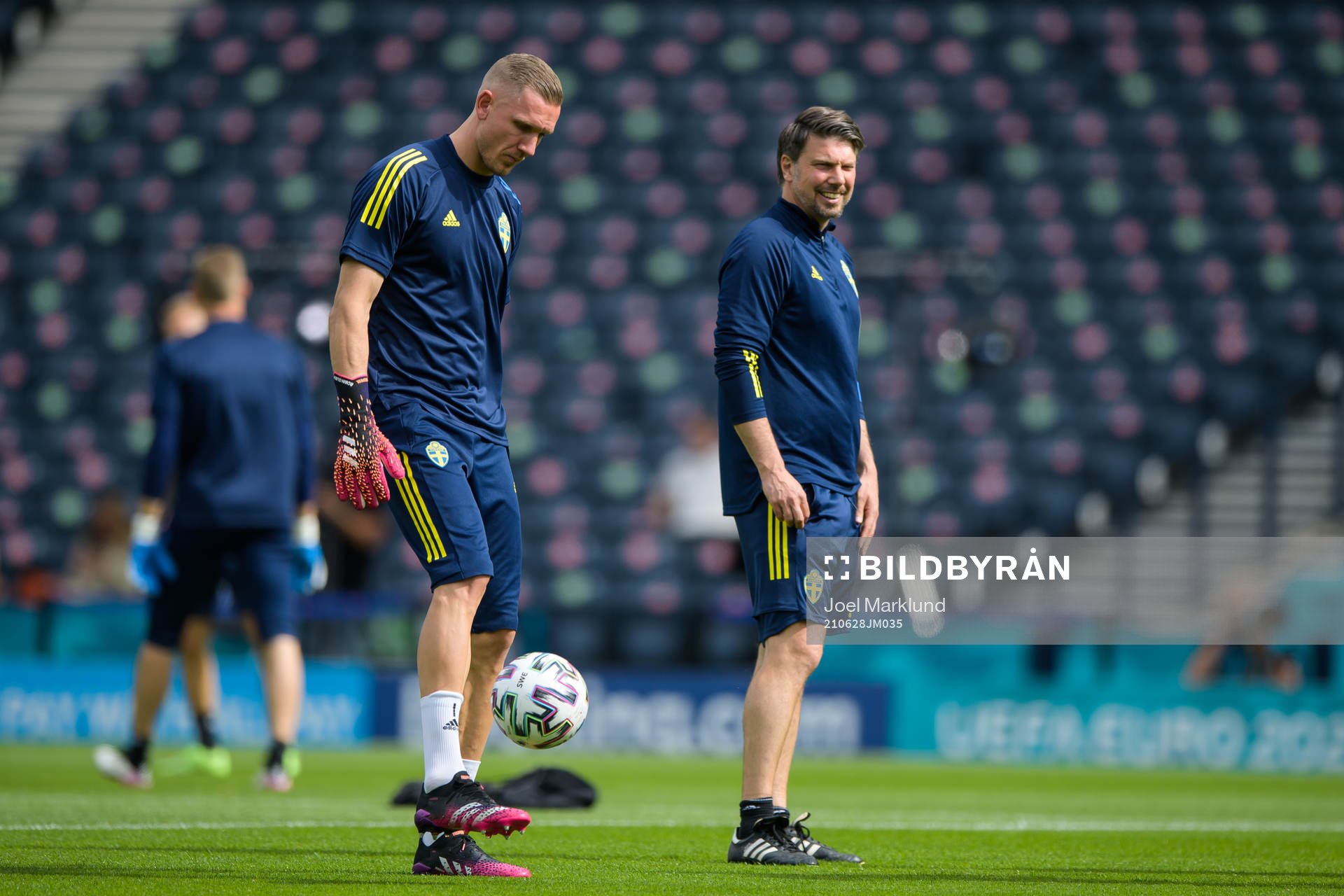 Robin Olsen and sports psychologist Daniel Ekvall of the