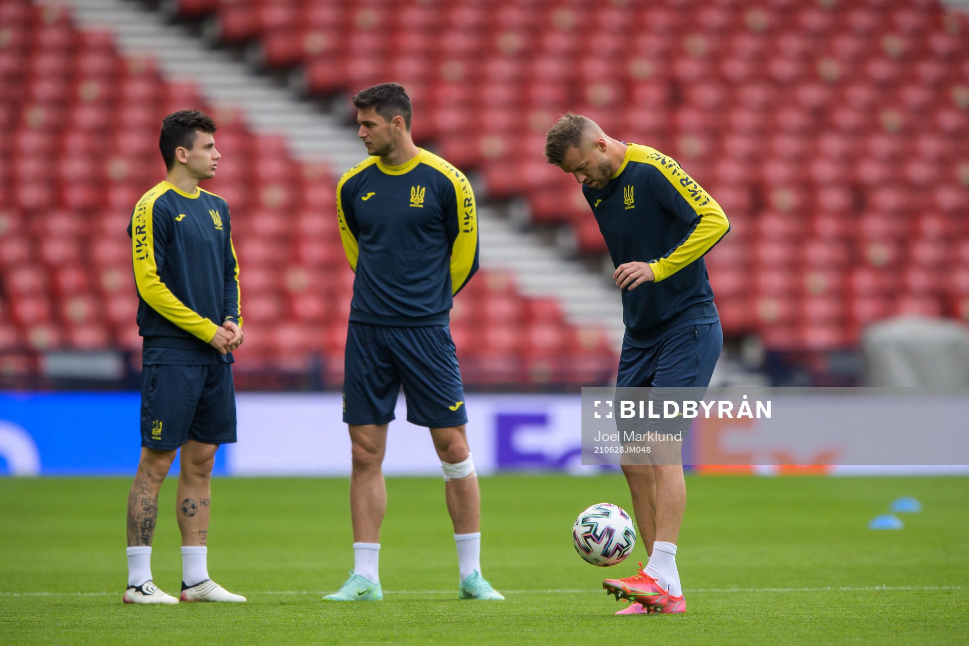 Andriy Yarmolenko (R) of the Ukrainian national football