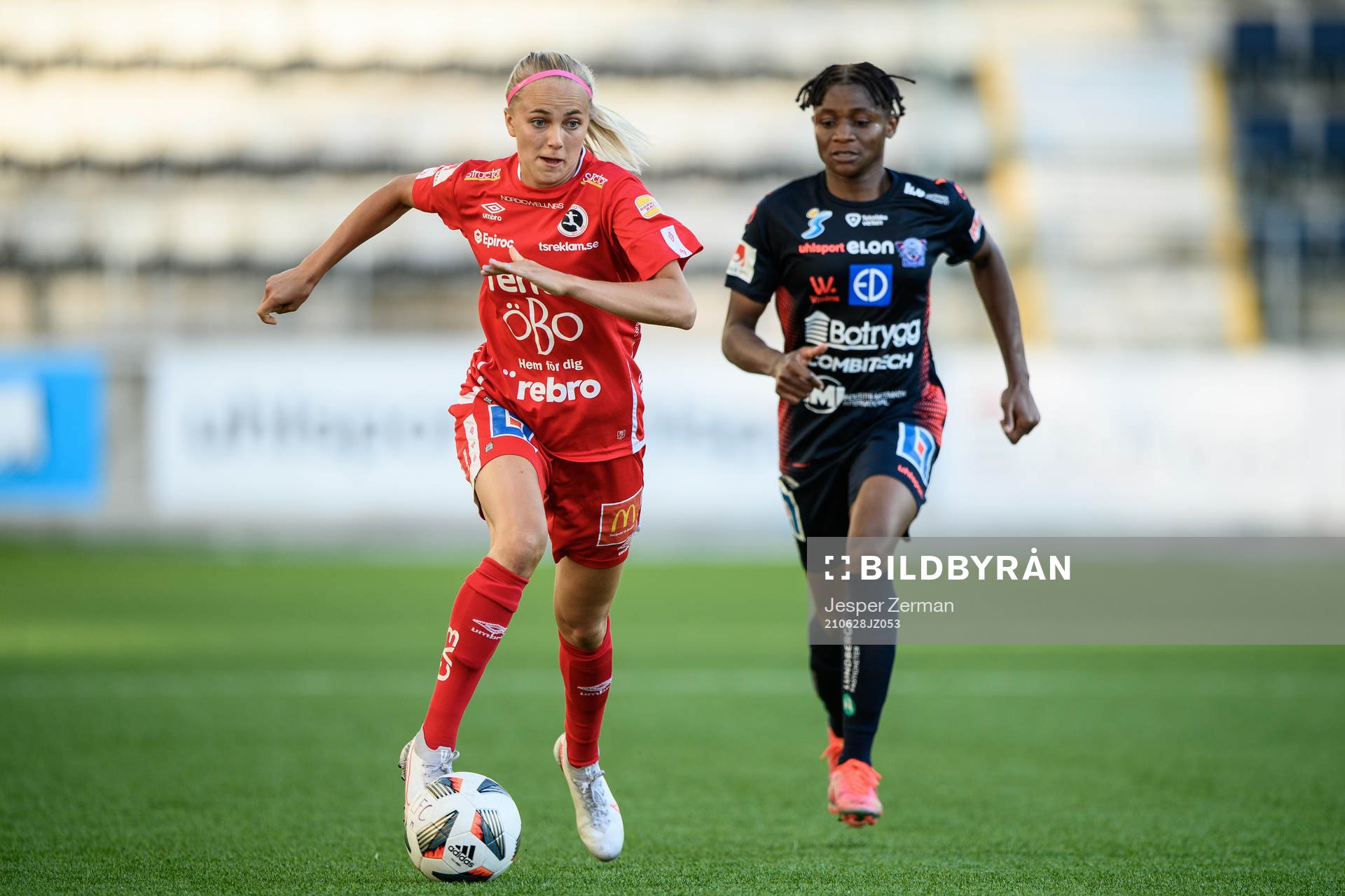 Örebros Sara Lilja Vidlund och Linköpings Uchenna Grace