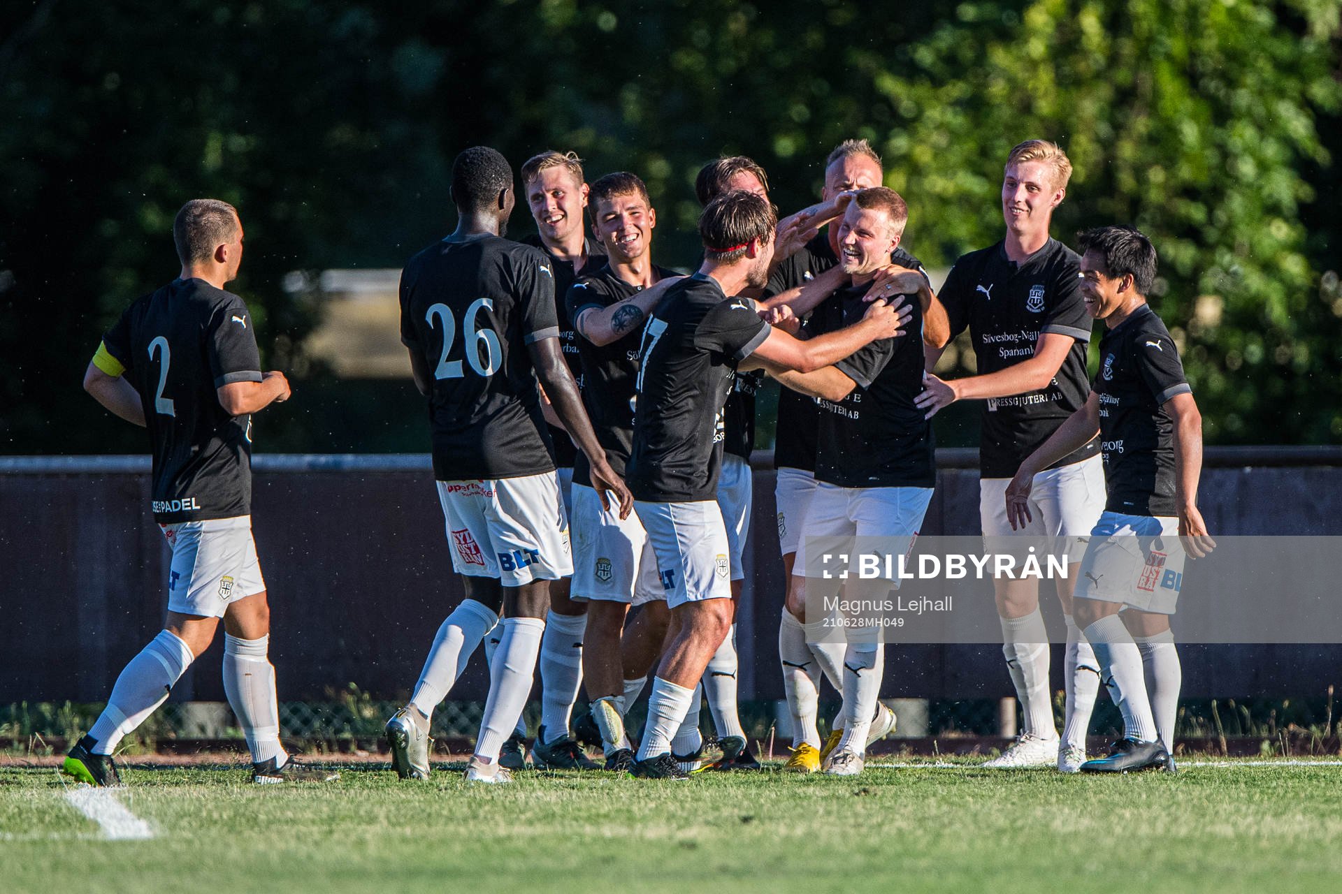 Sölvesborgs Gustaf Lindroth jublar efter 1-0 under fotbollsmatchen i Division 2 Södra Götaland mellan Sölvesborg och Karlshamn den 28 juni 2021 i Sölvesborg.