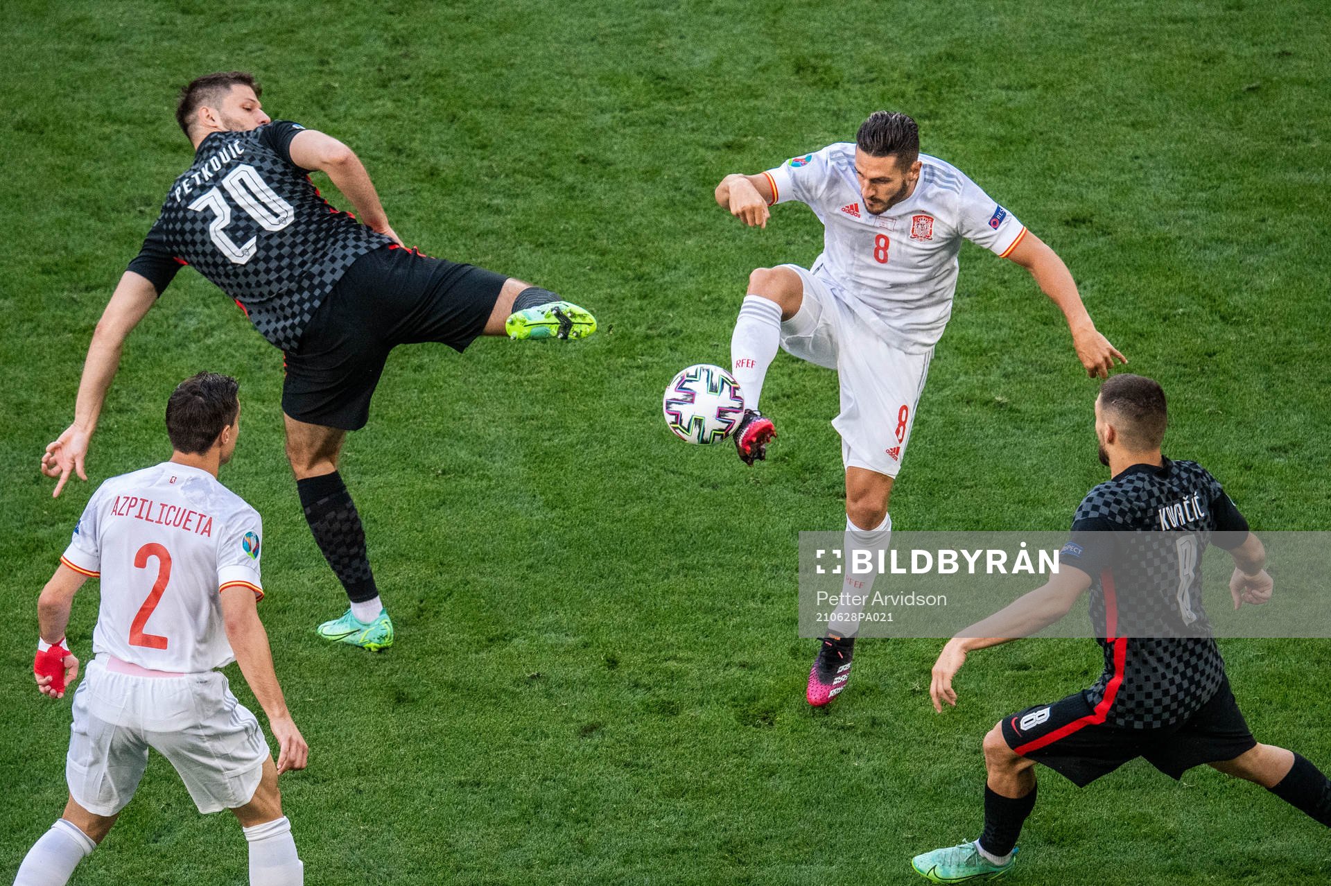 Bruno Petkovic of Croatia and Koke Koke of Spain