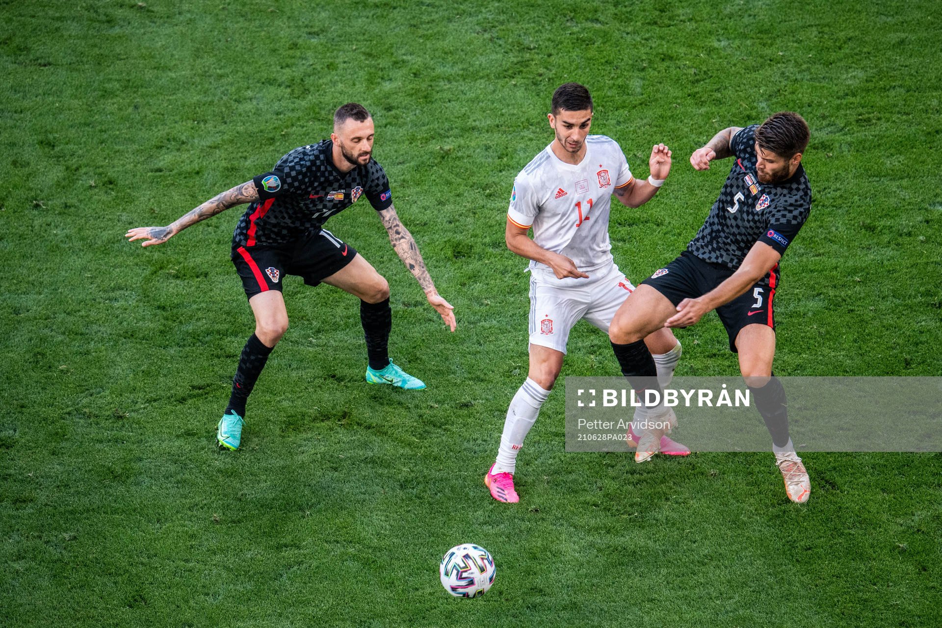Ferran Torres of Spain and Marcelo Brozovic and Duje