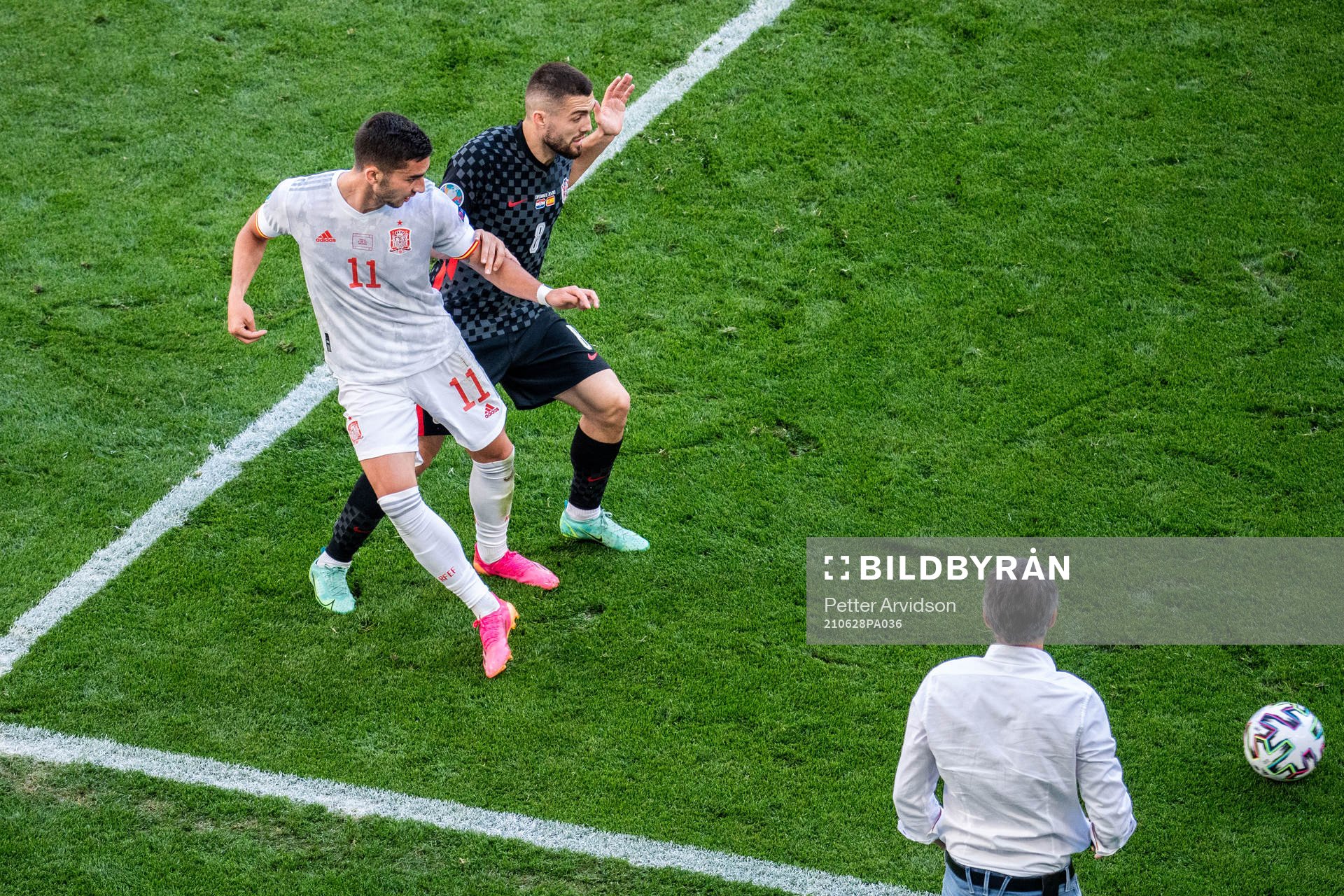 Ferran Torres of Spain and Mateo Kovacic of Croatia