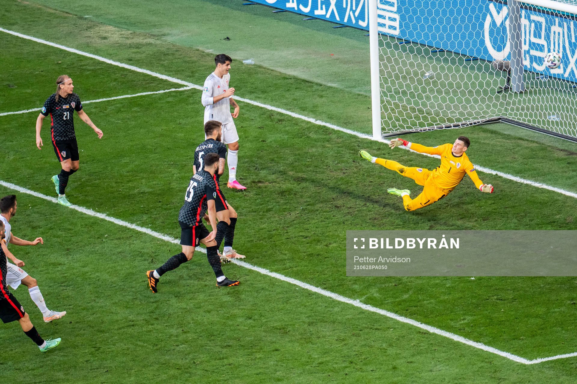 Pablo Sarabia of Spain scores 1-1