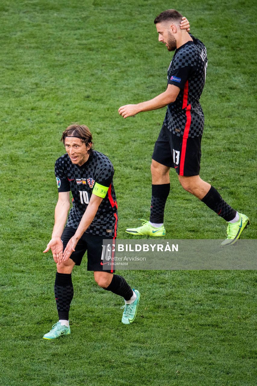 Luka Modric and Nikola Vlasic of Croatia looks dejected