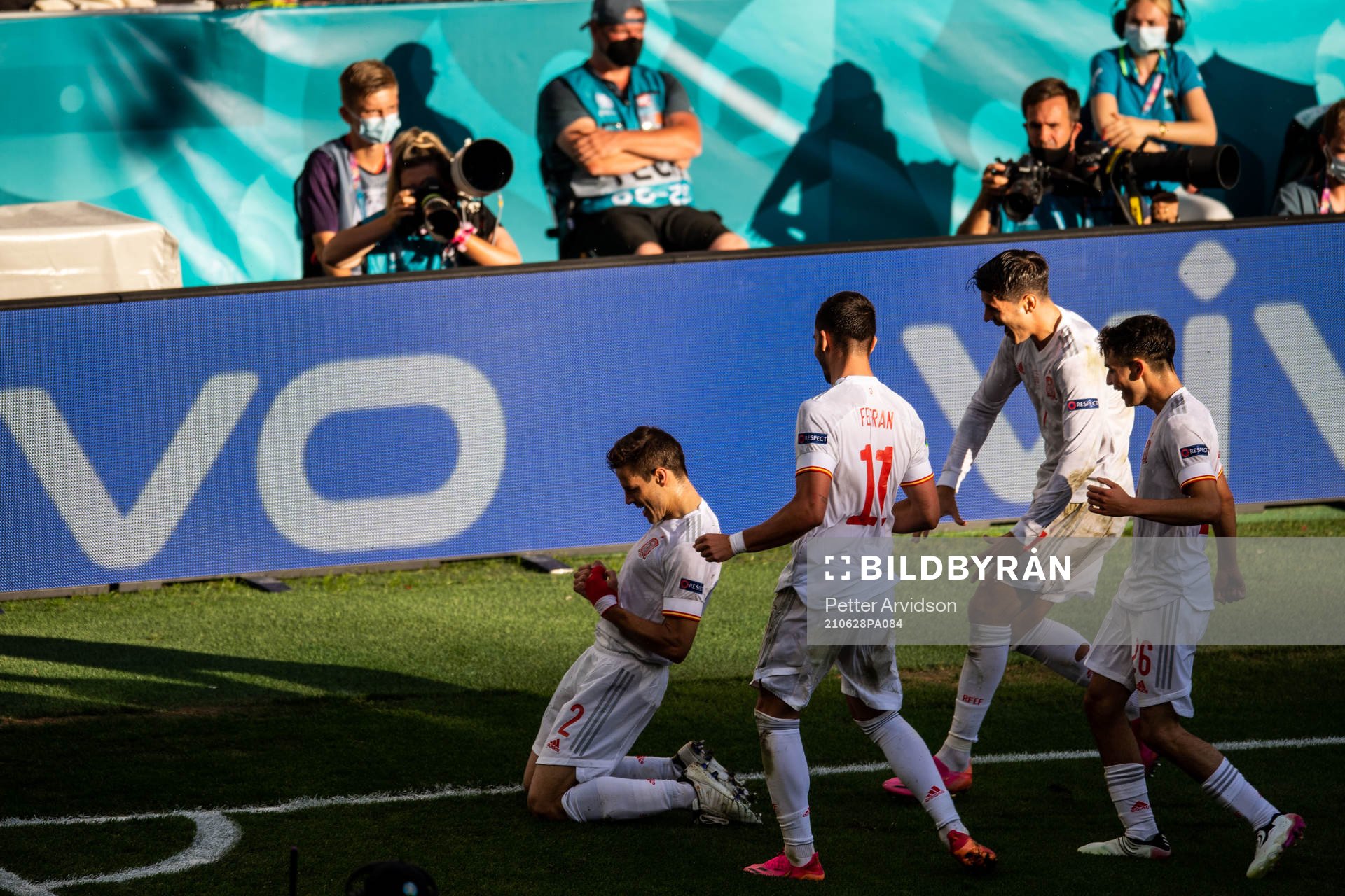 Cesar Azpilicueta of Spain celebrates scoring 1-2