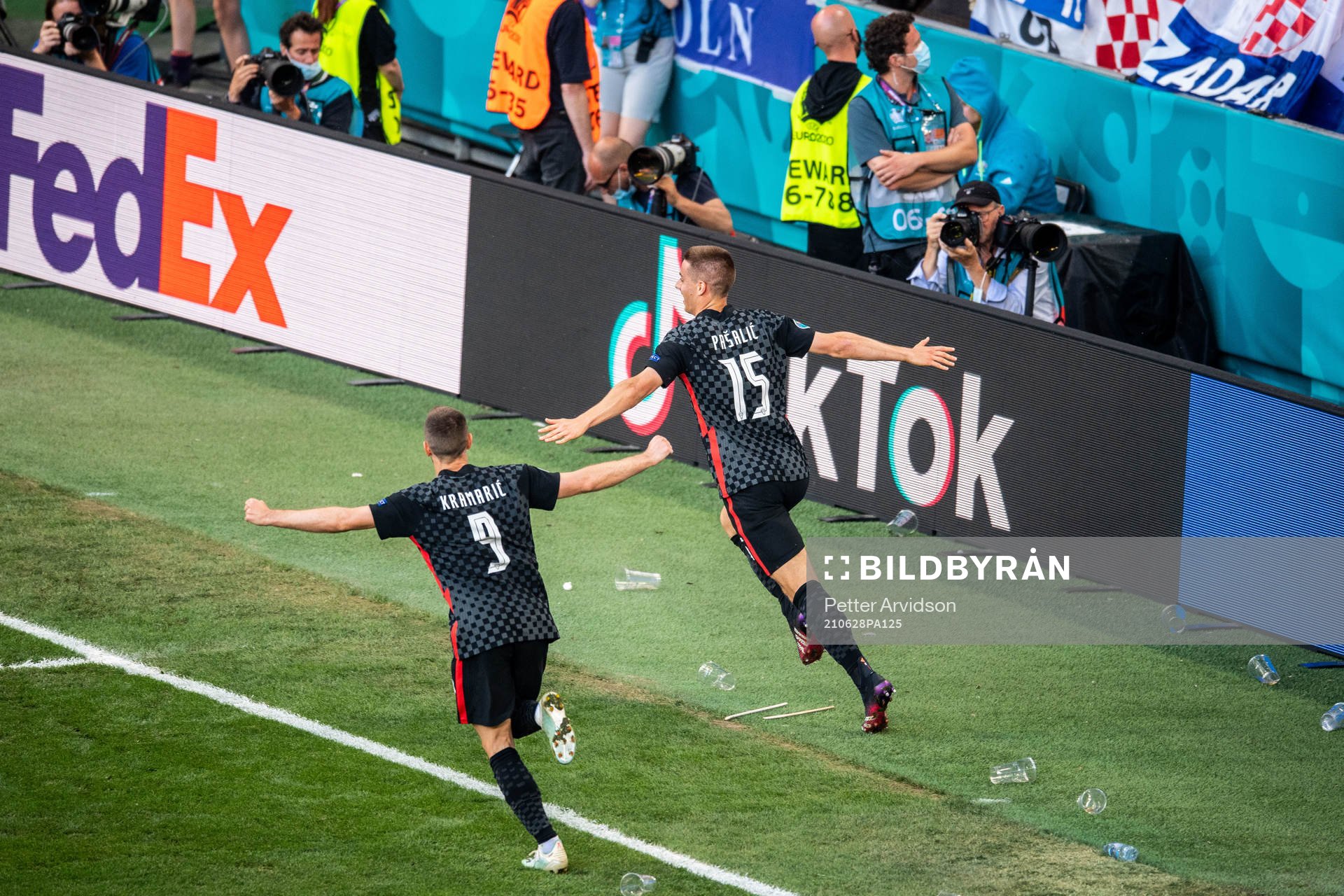 Mario Pasalic  of Croatia celebrates 3-3