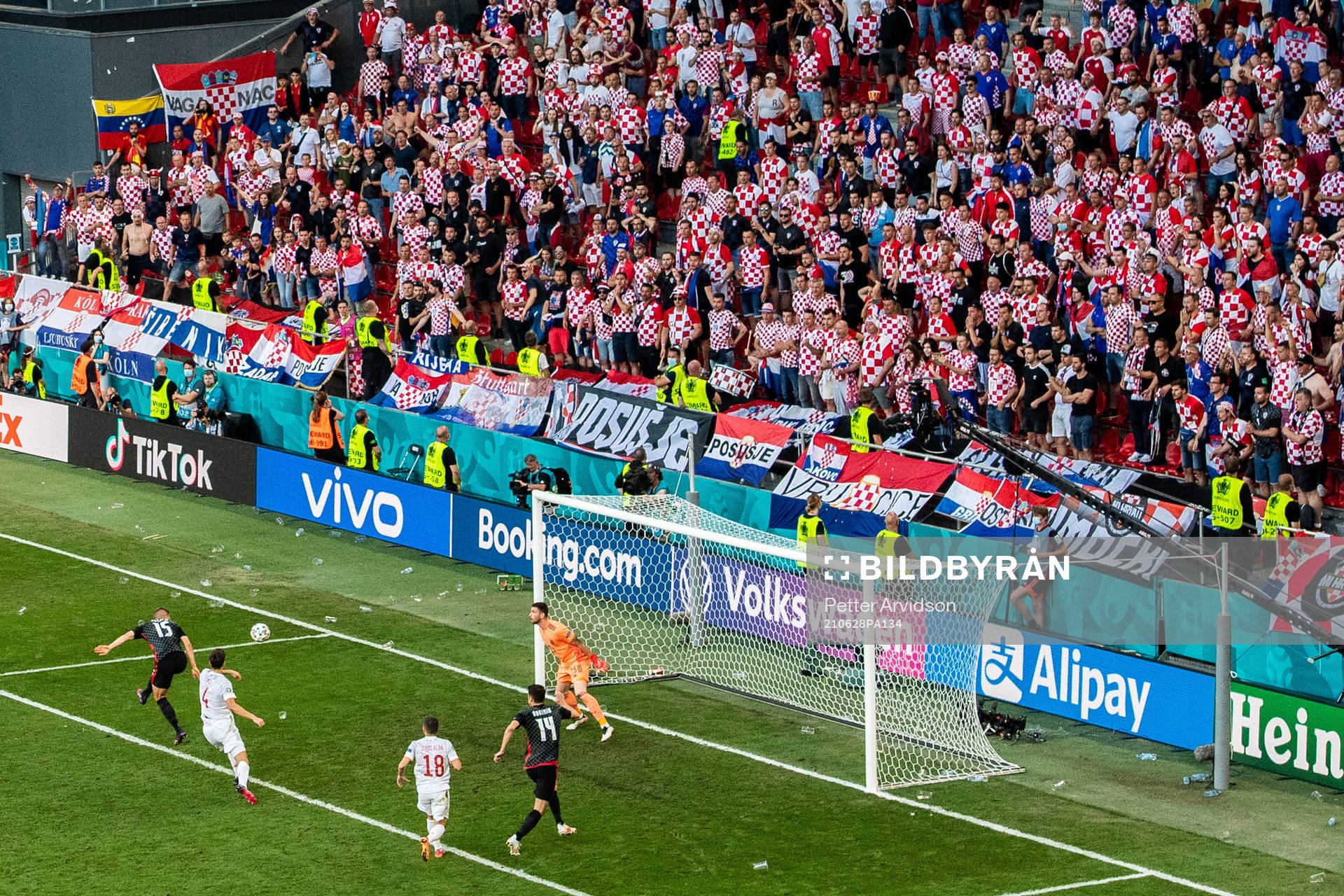 Mario Pasalic  of Croatia scores 3-3