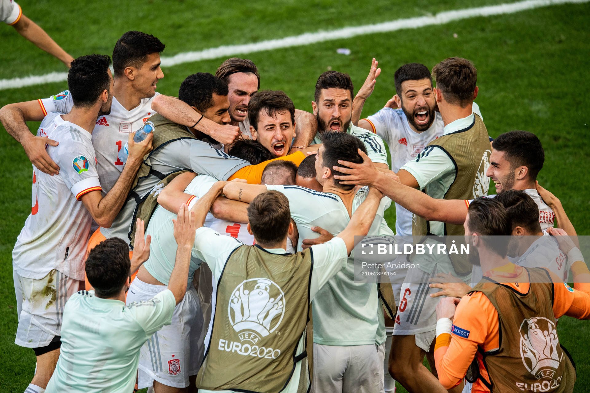 Players of Spain celebrates 3-5
