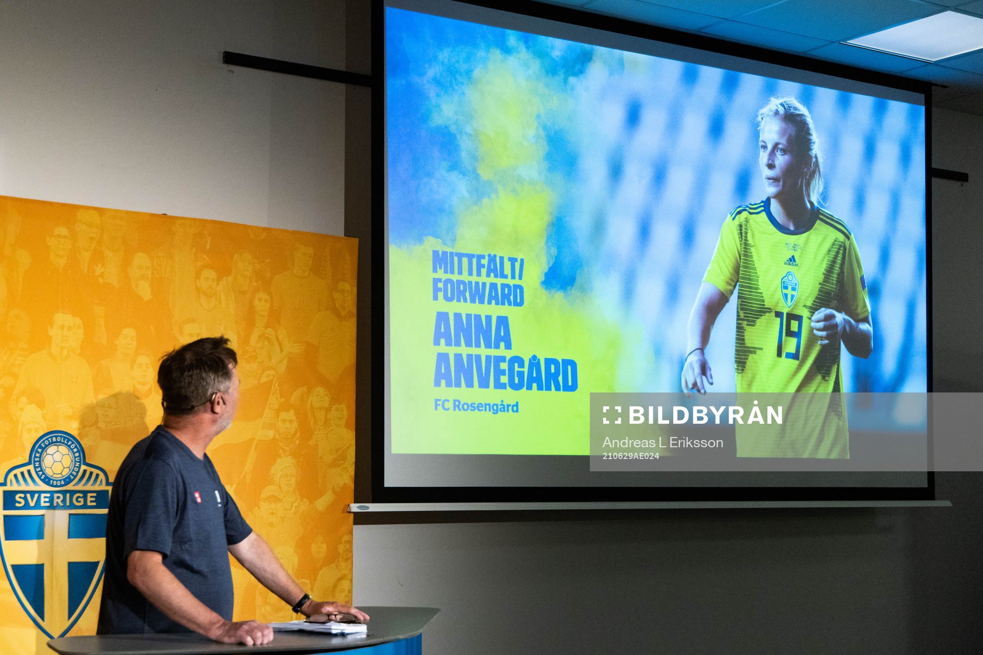 Peter Gerhardsson, head coach, presents Anna Anvegård